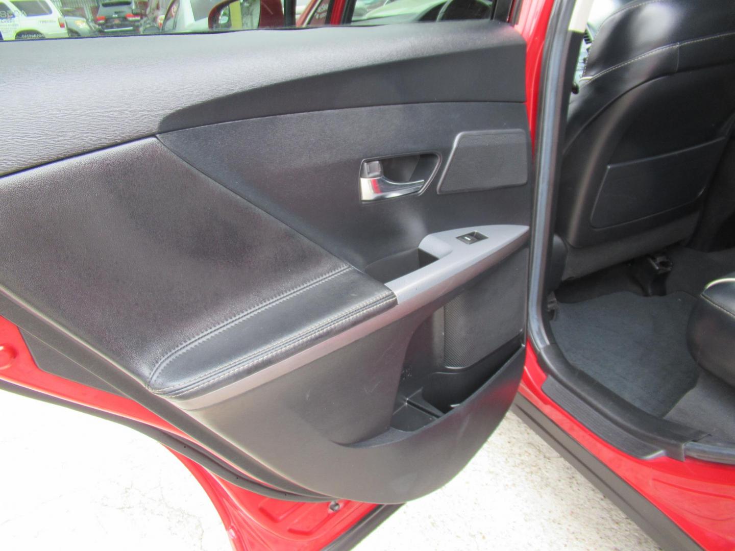 2014 Red /Black Toyota Venza LE V6 FWD (4T3ZK3BBXEU) with an 3.5L V6 DOHC 24V engine, Automatic transmission, located at 1511 North Shepherd Dr., Houston, TX, 77008, (281) 657-1221, 29.798361, -95.412560 - 2014 Toyota Venza LE V6 FWD WAGON 5-DR 3.5L V6 DOHC 24V V6 - Photo#9