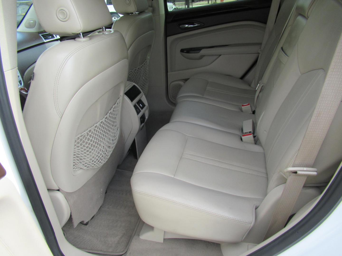 2013 White /Tan Cadillac SRX Base (3GYFNGE37DS) with an 3.6L V6 DOHC 24V FFV engine, Automatic transmission, located at 1511 North Shepherd Dr., Houston, TX, 77008, (281) 657-1221, 29.798361, -95.412560 - 2013 CADILLAC SRX LUXURY COLLECTION VIN: 3GYFNGE37DS645504 3 G Y F N G E 3 7 D S 6 4 5 5 0 4 4 DOOR WAGON/SPORT UTILITY 3.6L V6 F DOHC 24V GASOLINE ALL WHEEL DRIVE - Photo#10