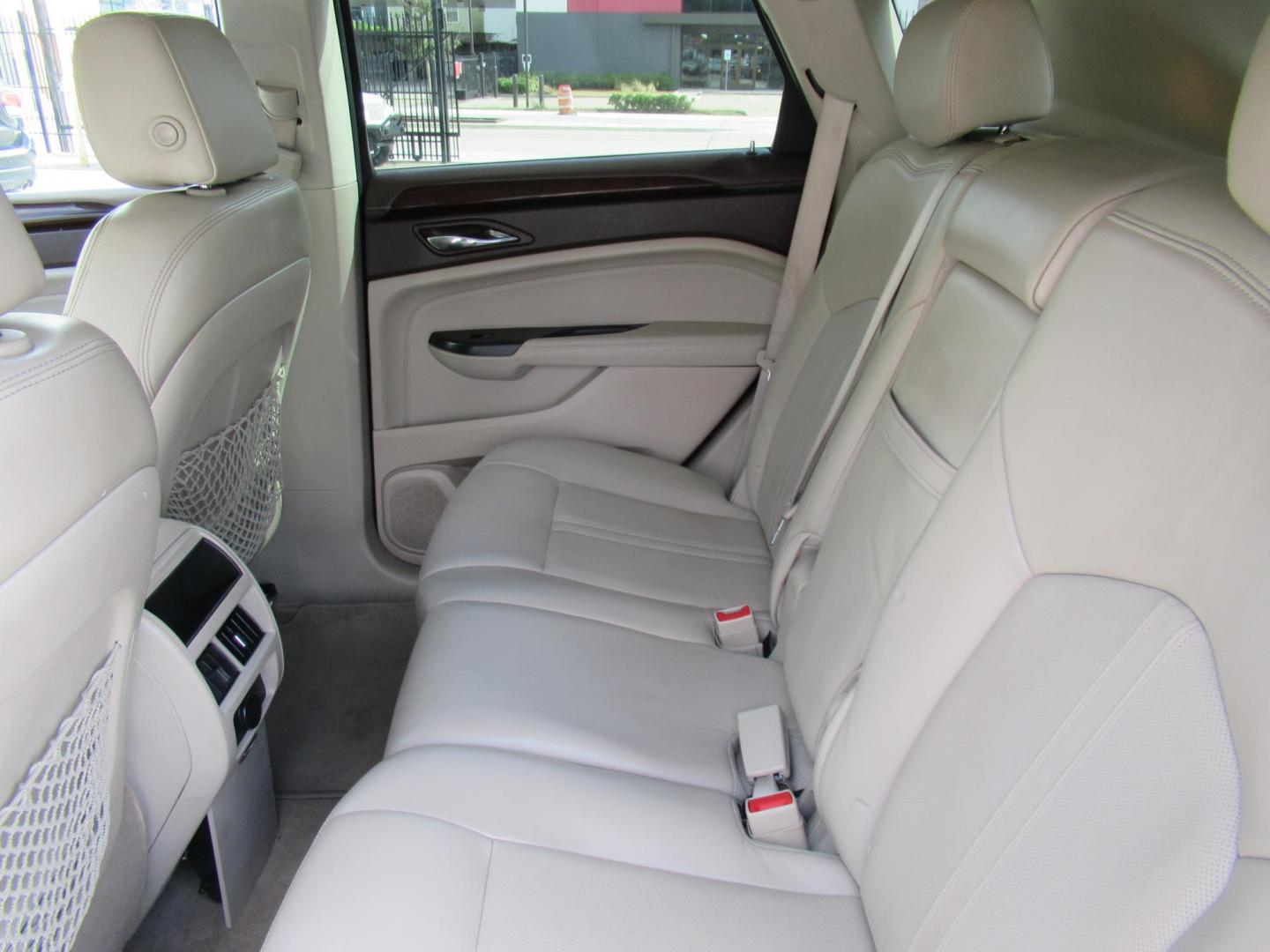 2013 White /Tan Cadillac SRX Base (3GYFNGE37DS) with an 3.6L V6 DOHC 24V FFV engine, Automatic transmission, located at 1511 North Shepherd Dr., Houston, TX, 77008, (281) 657-1221, 29.798361, -95.412560 - 2013 CADILLAC SRX LUXURY COLLECTION VIN: 3GYFNGE37DS645504 3 G Y F N G E 3 7 D S 6 4 5 5 0 4 4 DOOR WAGON/SPORT UTILITY 3.6L V6 F DOHC 24V GASOLINE ALL WHEEL DRIVE - Photo#11