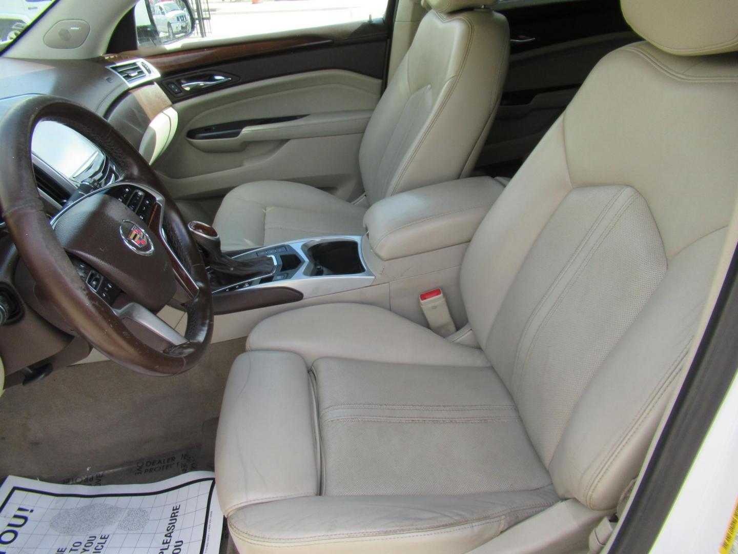 2013 White /Tan Cadillac SRX Base (3GYFNGE37DS) with an 3.6L V6 DOHC 24V FFV engine, Automatic transmission, located at 1511 North Shepherd Dr., Houston, TX, 77008, (281) 657-1221, 29.798361, -95.412560 - 2013 CADILLAC SRX LUXURY COLLECTION VIN: 3GYFNGE37DS645504 3 G Y F N G E 3 7 D S 6 4 5 5 0 4 4 DOOR WAGON/SPORT UTILITY 3.6L V6 F DOHC 24V GASOLINE ALL WHEEL DRIVE - Photo#13