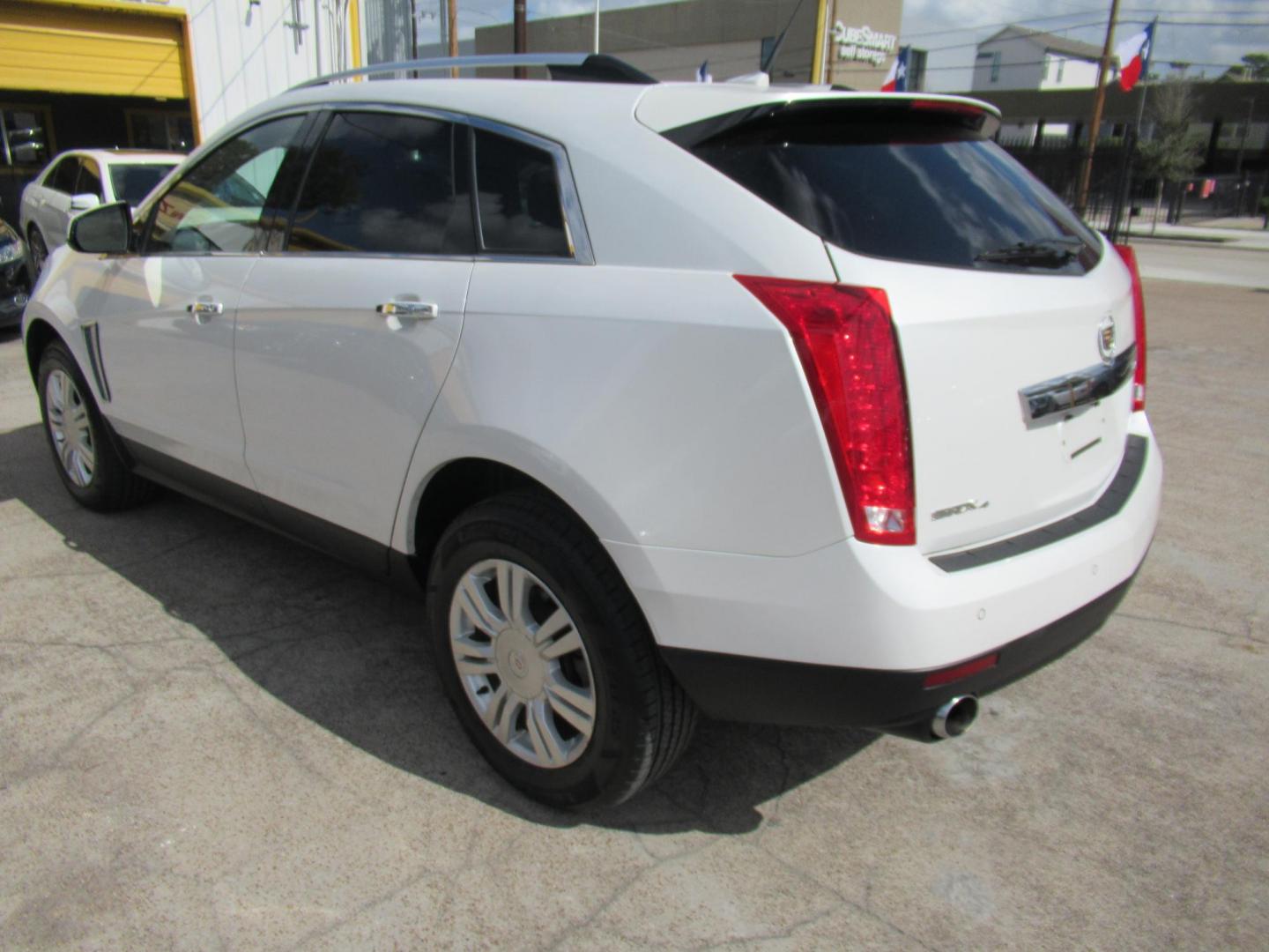 2013 White /Tan Cadillac SRX Base (3GYFNGE37DS) with an 3.6L V6 DOHC 24V FFV engine, Automatic transmission, located at 1511 North Shepherd Dr., Houston, TX, 77008, (281) 657-1221, 29.798361, -95.412560 - 2013 CADILLAC SRX LUXURY COLLECTION VIN: 3GYFNGE37DS645504 3 G Y F N G E 3 7 D S 6 4 5 5 0 4 4 DOOR WAGON/SPORT UTILITY 3.6L V6 F DOHC 24V GASOLINE ALL WHEEL DRIVE - Photo#18