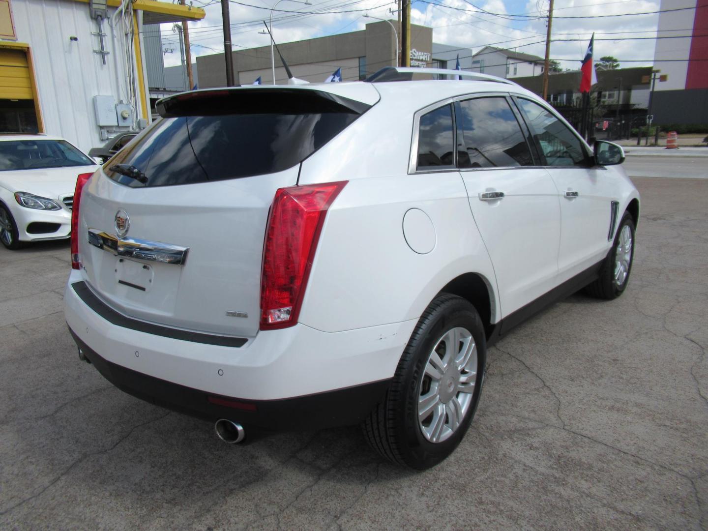 2013 White /Tan Cadillac SRX Base (3GYFNGE37DS) with an 3.6L V6 DOHC 24V FFV engine, Automatic transmission, located at 1511 North Shepherd Dr., Houston, TX, 77008, (281) 657-1221, 29.798361, -95.412560 - 2013 CADILLAC SRX LUXURY COLLECTION VIN: 3GYFNGE37DS645504 3 G Y F N G E 3 7 D S 6 4 5 5 0 4 4 DOOR WAGON/SPORT UTILITY 3.6L V6 F DOHC 24V GASOLINE ALL WHEEL DRIVE - Photo#24