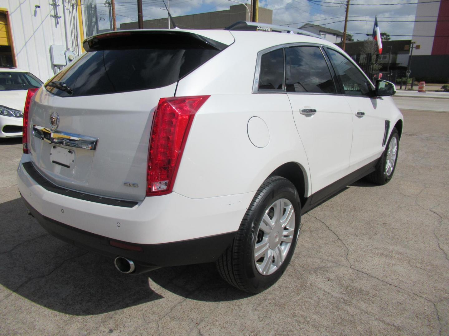 2013 White /Tan Cadillac SRX Base (3GYFNGE37DS) with an 3.6L V6 DOHC 24V FFV engine, Automatic transmission, located at 1511 North Shepherd Dr., Houston, TX, 77008, (281) 657-1221, 29.798361, -95.412560 - 2013 CADILLAC SRX LUXURY COLLECTION VIN: 3GYFNGE37DS645504 3 G Y F N G E 3 7 D S 6 4 5 5 0 4 4 DOOR WAGON/SPORT UTILITY 3.6L V6 F DOHC 24V GASOLINE ALL WHEEL DRIVE - Photo#28