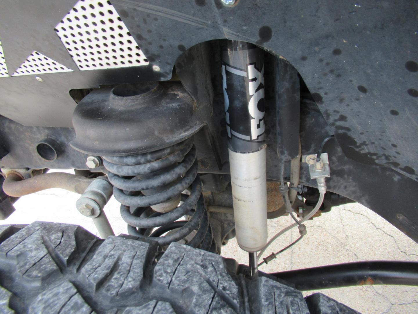 2017 White /Black Jeep Wrangler Unlimited Sport 4WD (1C4BJWDG4HL) with an 3.6L V6 DOHC 24V FFV engine, Manual transmission, located at 1511 North Shepherd Dr., Houston, TX, 77008, (281) 657-1221, 29.798361, -95.412560 - 2017 JEEP WRANGLER UNLIMITED SPORT VIN: 1C4BJWDG4HL597308 1 C 4 B J W D G 4 H L 5 9 7 3 0 8 4 DOOR WAGON/SPORT UTILITY 3.6L V6 F DOHC 24V GASOLINE REAR WHEEL DRIVE W/ 4X4 - Photo#12