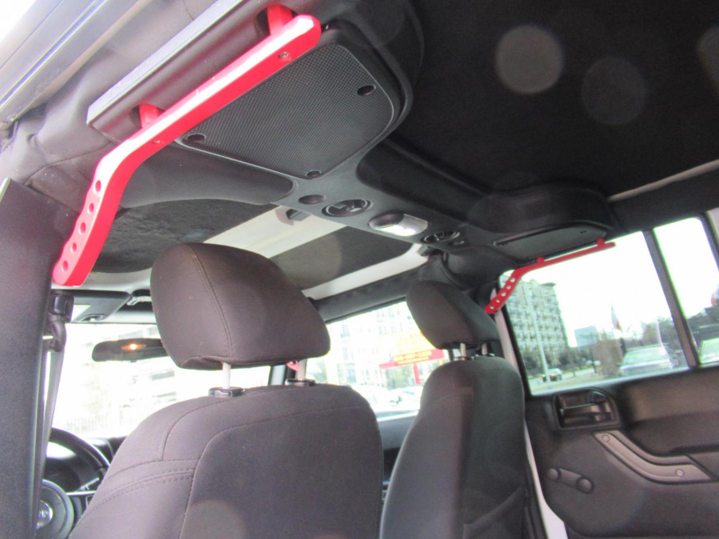 2017 White /Black Jeep Wrangler Unlimited Sport 4WD (1C4BJWDG4HL) with an 3.6L V6 DOHC 24V FFV engine, Manual transmission, located at 1511 North Shepherd Dr., Houston, TX, 77008, (281) 657-1221, 29.798361, -95.412560 - 2017 JEEP WRANGLER UNLIMITED SPORT VIN: 1C4BJWDG4HL597308 1 C 4 B J W D G 4 H L 5 9 7 3 0 8 4 DOOR WAGON/SPORT UTILITY 3.6L V6 F DOHC 24V GASOLINE REAR WHEEL DRIVE W/ 4X4 - Photo#26