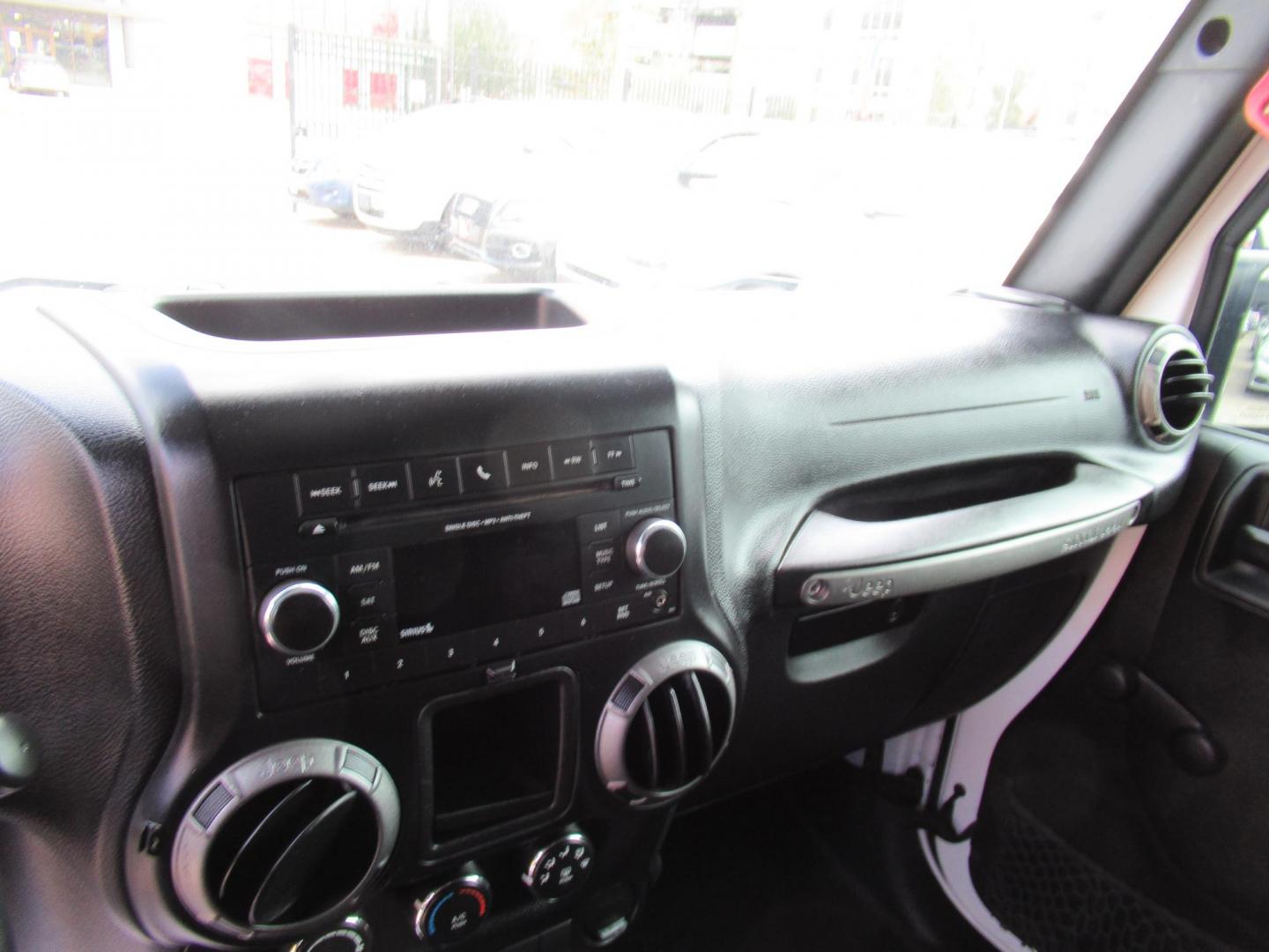 2017 White /Black Jeep Wrangler Unlimited Sport 4WD (1C4BJWDG4HL) with an 3.6L V6 DOHC 24V FFV engine, Manual transmission, located at 1511 North Shepherd Dr., Houston, TX, 77008, (281) 657-1221, 29.798361, -95.412560 - 2017 JEEP WRANGLER UNLIMITED SPORT VIN: 1C4BJWDG4HL597308 1 C 4 B J W D G 4 H L 5 9 7 3 0 8 4 DOOR WAGON/SPORT UTILITY 3.6L V6 F DOHC 24V GASOLINE REAR WHEEL DRIVE W/ 4X4 - Photo#29