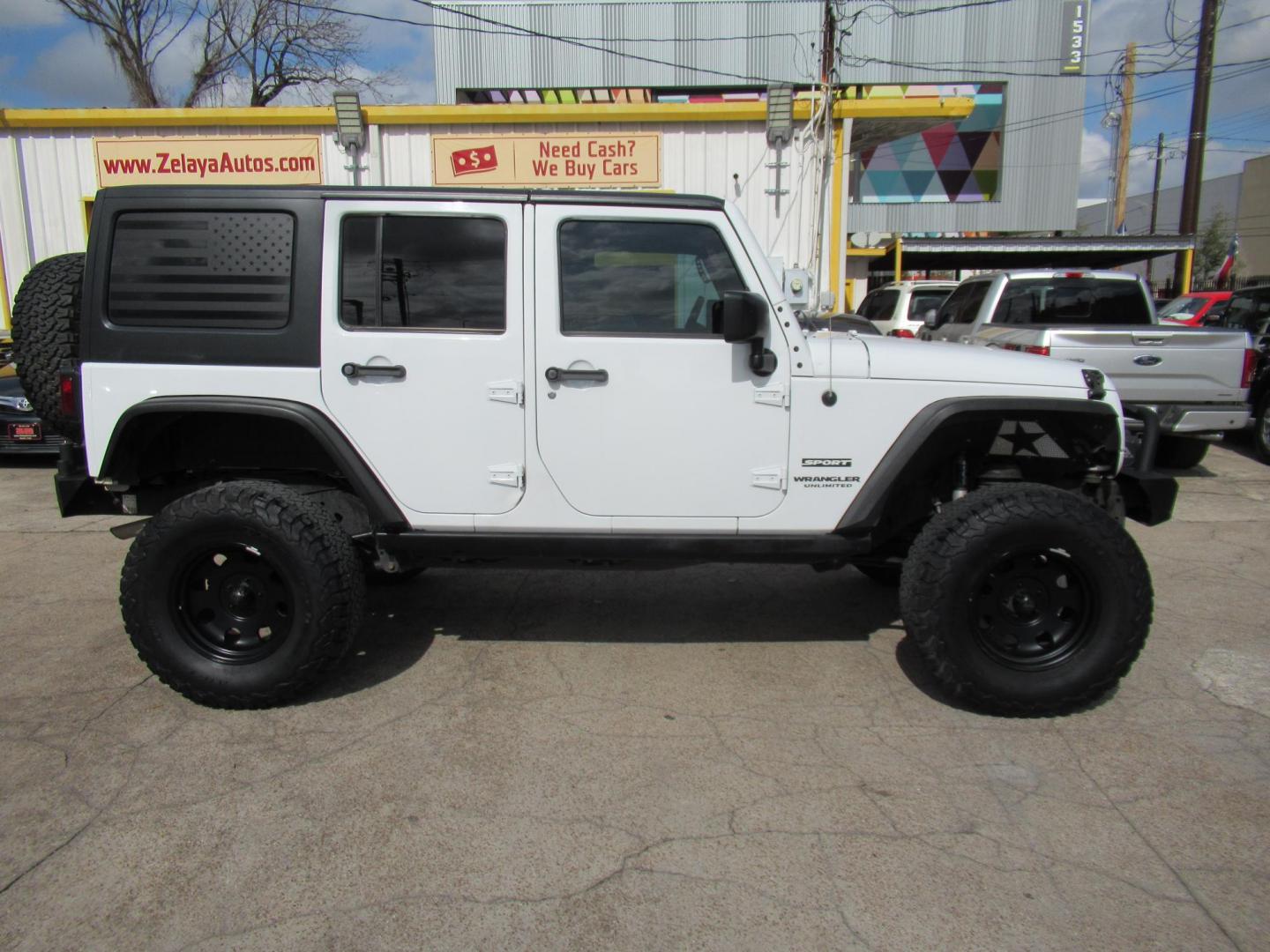 2017 White /Black Jeep Wrangler Unlimited Sport 4WD (1C4BJWDG4HL) with an 3.6L V6 DOHC 24V FFV engine, Manual transmission, located at 1511 North Shepherd Dr., Houston, TX, 77008, (281) 657-1221, 29.798361, -95.412560 - 2017 JEEP WRANGLER UNLIMITED SPORT VIN: 1C4BJWDG4HL597308 1 C 4 B J W D G 4 H L 5 9 7 3 0 8 4 DOOR WAGON/SPORT UTILITY 3.6L V6 F DOHC 24V GASOLINE REAR WHEEL DRIVE W/ 4X4 - Photo#4