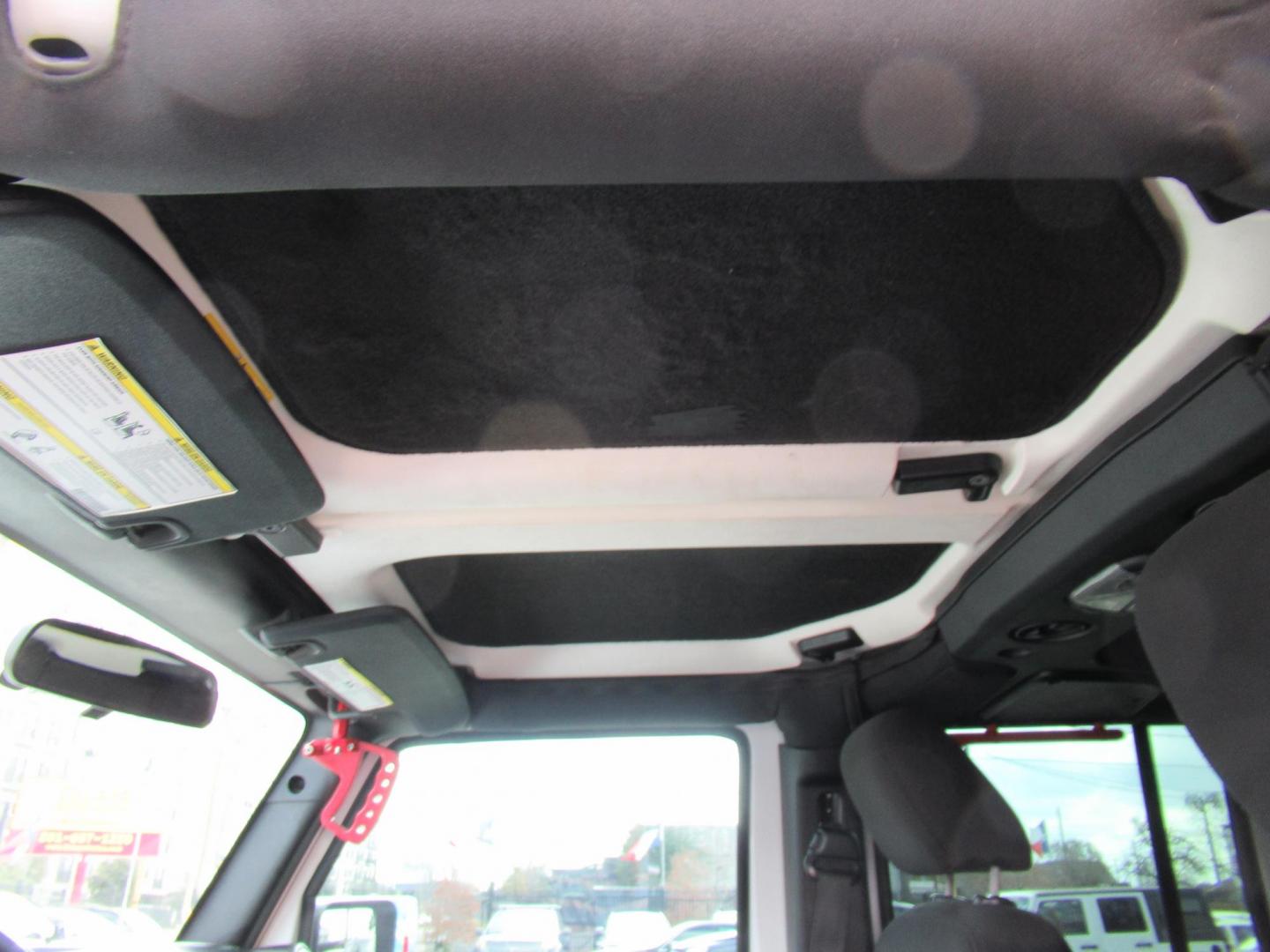 2017 White /Black Jeep Wrangler Unlimited Sport 4WD (1C4BJWDG4HL) with an 3.6L V6 DOHC 24V FFV engine, Manual transmission, located at 1511 North Shepherd Dr., Houston, TX, 77008, (281) 657-1221, 29.798361, -95.412560 - 2017 JEEP WRANGLER UNLIMITED SPORT VIN: 1C4BJWDG4HL597308 1 C 4 B J W D G 4 H L 5 9 7 3 0 8 4 DOOR WAGON/SPORT UTILITY 3.6L V6 F DOHC 24V GASOLINE REAR WHEEL DRIVE W/ 4X4 - Photo#31