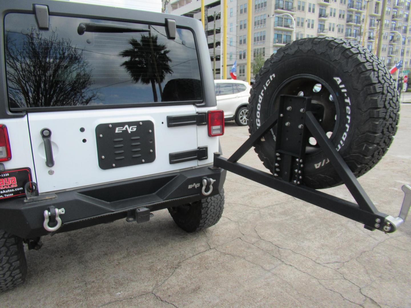 2017 White /Black Jeep Wrangler Unlimited Sport 4WD (1C4BJWDG4HL) with an 3.6L V6 DOHC 24V FFV engine, Manual transmission, located at 1511 North Shepherd Dr., Houston, TX, 77008, (281) 657-1221, 29.798361, -95.412560 - 2017 JEEP WRANGLER UNLIMITED SPORT VIN: 1C4BJWDG4HL597308 1 C 4 B J W D G 4 H L 5 9 7 3 0 8 4 DOOR WAGON/SPORT UTILITY 3.6L V6 F DOHC 24V GASOLINE REAR WHEEL DRIVE W/ 4X4 - Photo#34