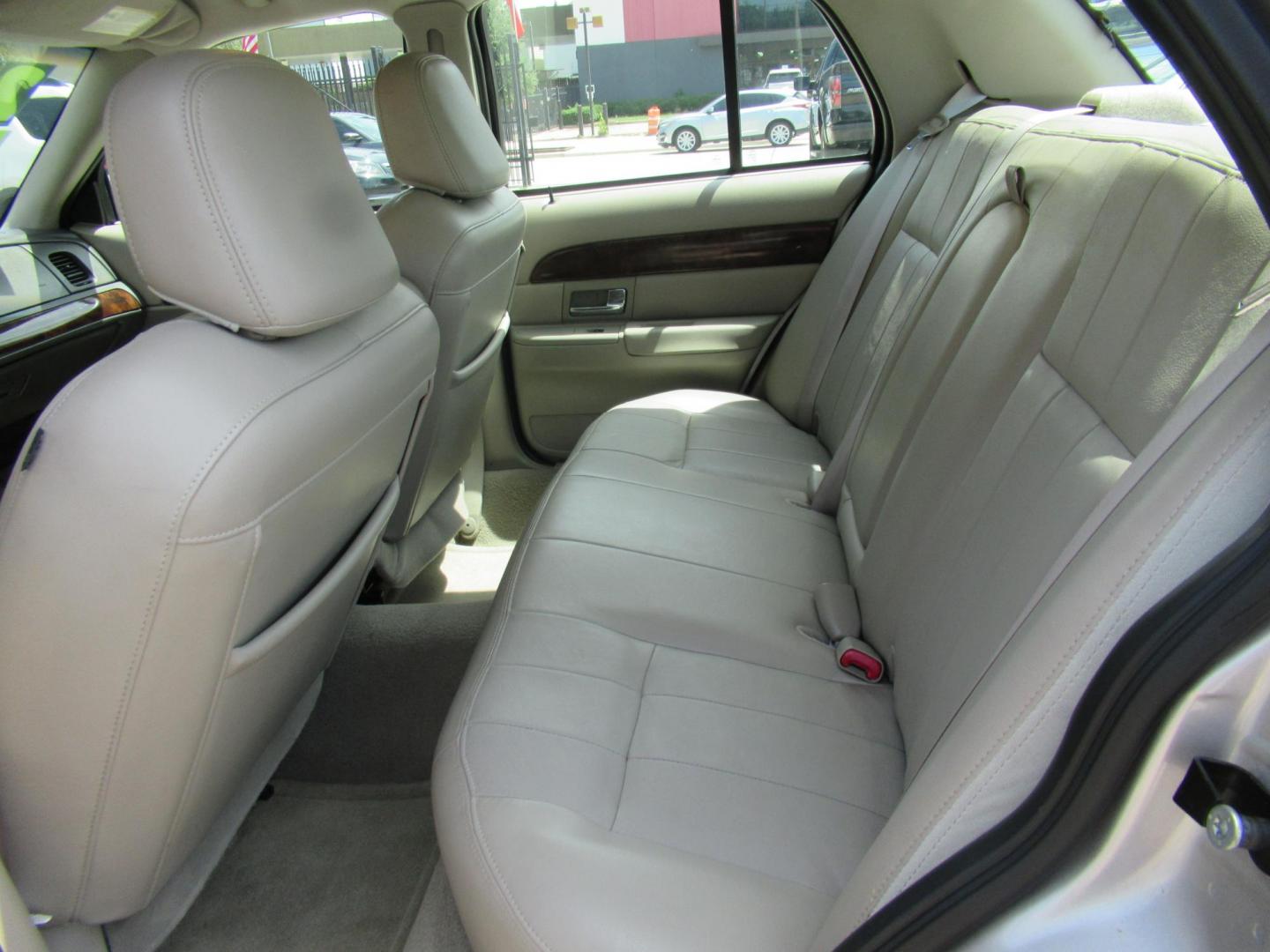 2010 Silver /Tan Mercury Grand Marquis LS (2MEBM7FV9AX) with an 4.6L V8 OHC 16V FFV engine, Automatic transmission, located at 1511 North Shepherd Dr., Houston, TX, 77008, (281) 657-1221, 29.798361, -95.412560 - 2010 MERCURY GRAND MARQUIS LS VIN: 2MEBM7FV9AX612384 2 M E B M 7 F V 9 A X 6 1 2 3 8 4 SEDAN 4 DR 4.6L V8 F SOHC 16V FLEX FUEL REAR WHEEL DRIVE - Photo#6