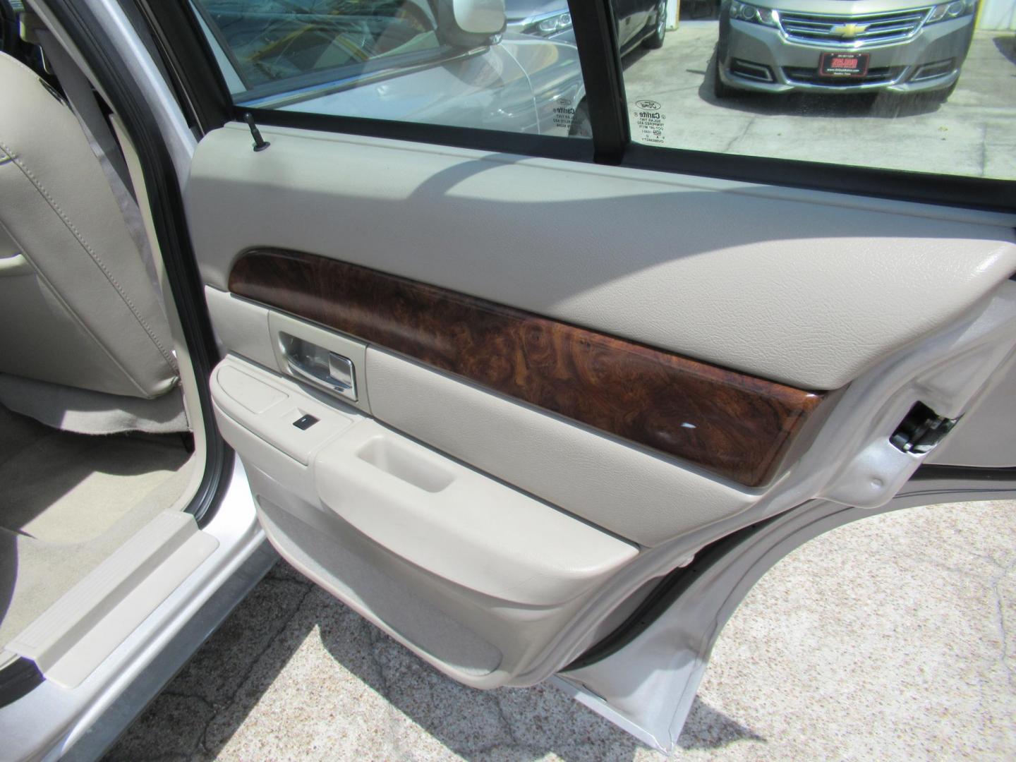 2010 Silver /Tan Mercury Grand Marquis LS (2MEBM7FV9AX) with an 4.6L V8 OHC 16V FFV engine, Automatic transmission, located at 1511 North Shepherd Dr., Houston, TX, 77008, (281) 657-1221, 29.798361, -95.412560 - 2010 MERCURY GRAND MARQUIS LS VIN: 2MEBM7FV9AX612384 2 M E B M 7 F V 9 A X 6 1 2 3 8 4 SEDAN 4 DR 4.6L V8 F SOHC 16V FLEX FUEL REAR WHEEL DRIVE - Photo#9