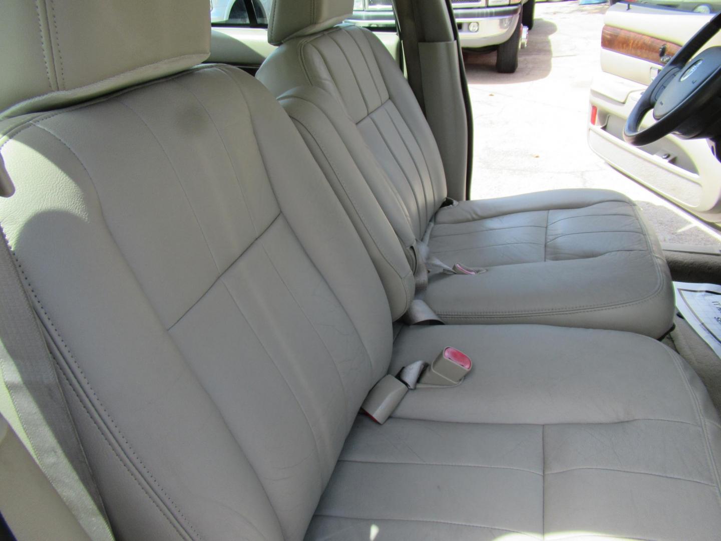 2010 Silver /Tan Mercury Grand Marquis LS (2MEBM7FV9AX) with an 4.6L V8 OHC 16V FFV engine, Automatic transmission, located at 1511 North Shepherd Dr., Houston, TX, 77008, (281) 657-1221, 29.798361, -95.412560 - 2010 MERCURY GRAND MARQUIS LS VIN: 2MEBM7FV9AX612384 2 M E B M 7 F V 9 A X 6 1 2 3 8 4 SEDAN 4 DR 4.6L V8 F SOHC 16V FLEX FUEL REAR WHEEL DRIVE - Photo#10