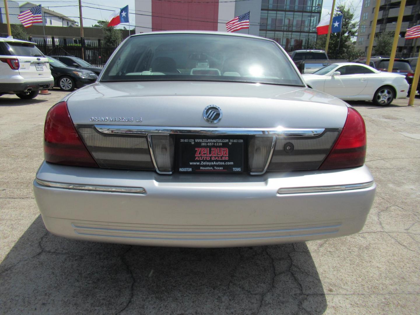 2010 Silver /Tan Mercury Grand Marquis LS (2MEBM7FV9AX) with an 4.6L V8 OHC 16V FFV engine, Automatic transmission, located at 1511 North Shepherd Dr., Houston, TX, 77008, (281) 657-1221, 29.798361, -95.412560 - 2010 MERCURY GRAND MARQUIS LS VIN: 2MEBM7FV9AX612384 2 M E B M 7 F V 9 A X 6 1 2 3 8 4 SEDAN 4 DR 4.6L V8 F SOHC 16V FLEX FUEL REAR WHEEL DRIVE - Photo#12