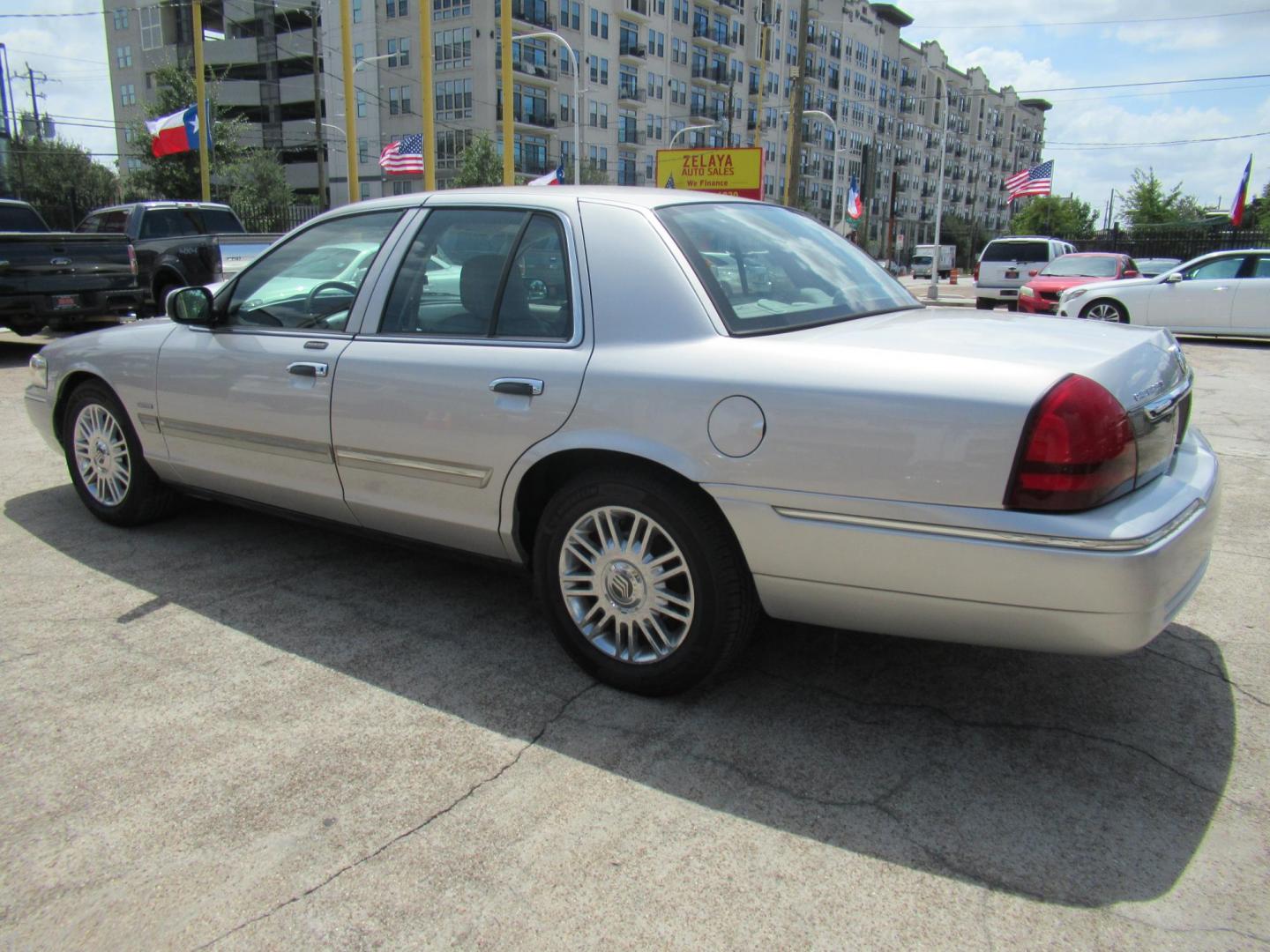 2010 Silver /Tan Mercury Grand Marquis LS (2MEBM7FV9AX) with an 4.6L V8 OHC 16V FFV engine, Automatic transmission, located at 1511 North Shepherd Dr., Houston, TX, 77008, (281) 657-1221, 29.798361, -95.412560 - 2010 MERCURY GRAND MARQUIS LS VIN: 2MEBM7FV9AX612384 2 M E B M 7 F V 9 A X 6 1 2 3 8 4 SEDAN 4 DR 4.6L V8 F SOHC 16V FLEX FUEL REAR WHEEL DRIVE - Photo#13