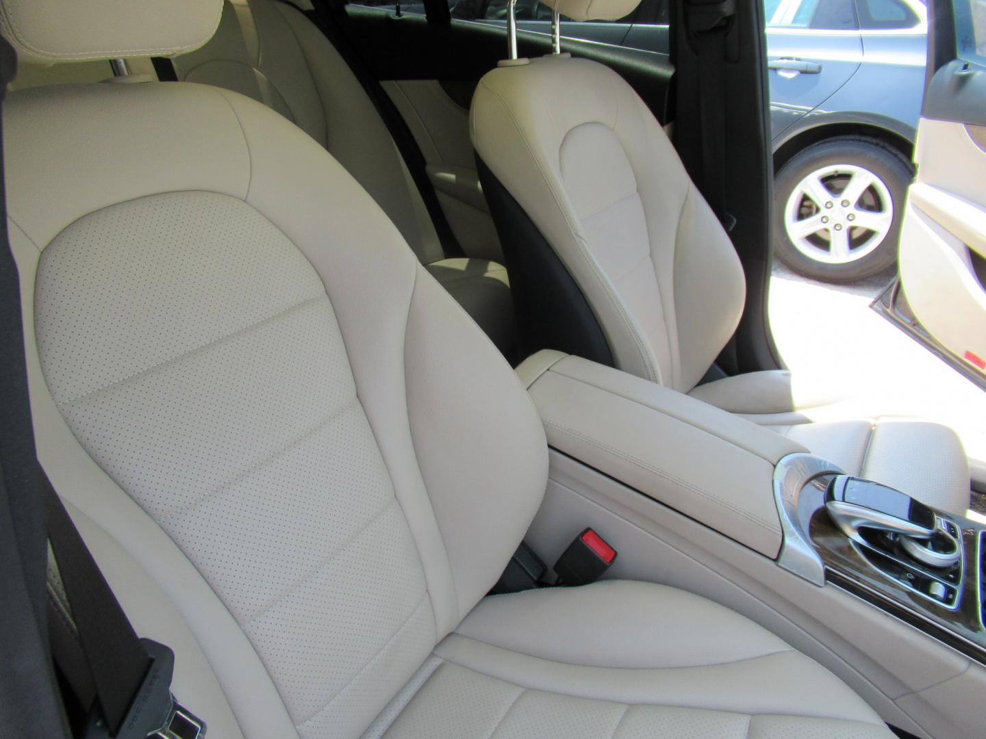 2016 Black /Black Mercedes-Benz C-Class C300 4MATIC Sedan (55SWF4KB6GU) with an 2.0L L4 DOHC 16V engine, 7A transmission, located at 1511 North Shepherd Dr., Houston, TX, 77008, (281) 657-1221, 29.798361, -95.412560 - 2016 MERCEDES-BENZ C-CLASS C 300 4MATIC VIN: 55SWF4KB6GU137937 5 5 S W F 4 K B 6 G U 1 3 7 9 3 7 SEDAN 4 DR 2.0L I4 F DOHC 16V GASOLINE ALL WHEEL DRIVE- Photo#14