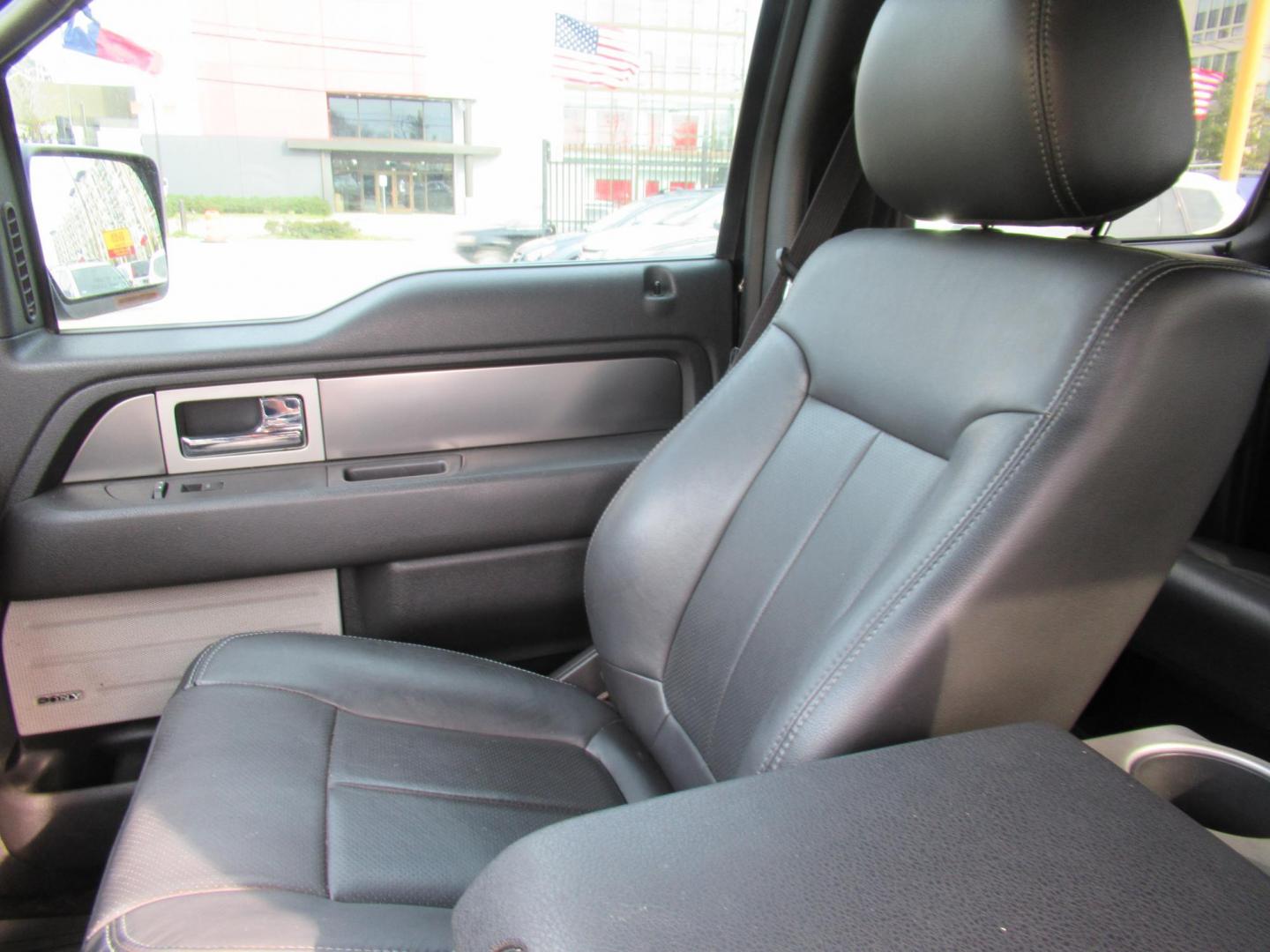 2014 Black /Black Ford F-150 FX4 SuperCrew 5.5-ft. Bed 4WD (1FTFW1ET3EK) with an 3.5L V6 TURBO engine, Automatic transmission, located at 1511 North Shepherd Dr., Houston, TX, 77008, (281) 657-1221, 29.798361, -95.412560 - 2014 FORD F-150 FX4 VIN: 1FTFW1ET3EKF20416 1 F T F W 1 E T 3 E K F 2 0 4 1 6 CREW PICKUP 3.5L V6 F DOHC 24V GASOLINE REAR WHEEL DRIVE W/ 4X4 - Photo#5