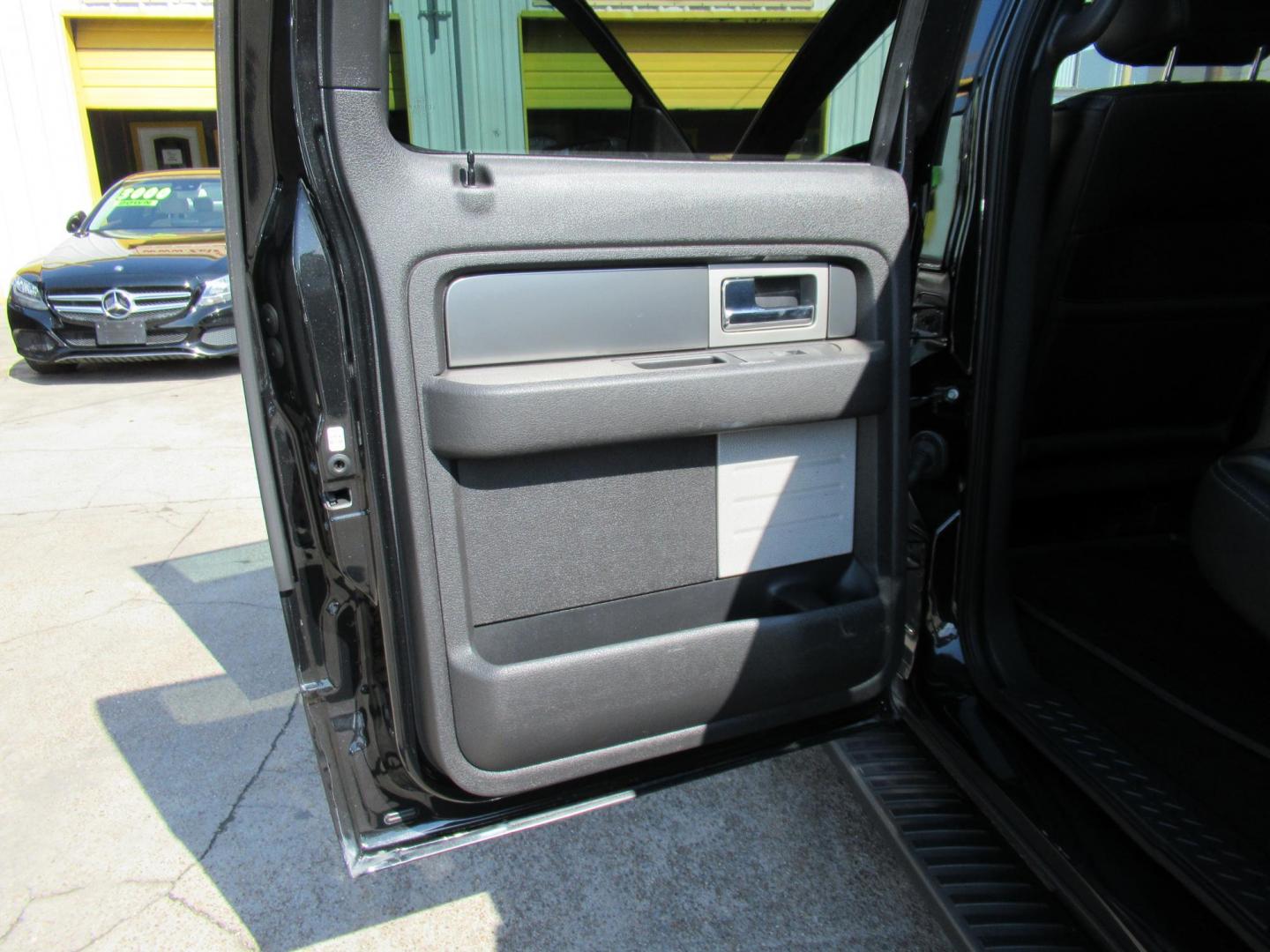 2014 Black /Black Ford F-150 Platinum SuperCrew 6.5-ft. Bed 2WD (1FTFW1CT5EF) with an 3.5L V6 TURBO engine, Automatic transmission, located at 1511 North Shepherd Dr., Houston, TX, 77008, (281) 657-1221, 29.798361, -95.412560 - 2014 FORD F-150 XLT FX2 VIN: 1FTFW1CT5EFB68967 1 F T F W 1 C T 5 E F B 6 8 9 6 7 CREW PICKUP 3.5L V6 F DOHC 24V GASOLINE REAR WHEEL DRIVE - Photo#19