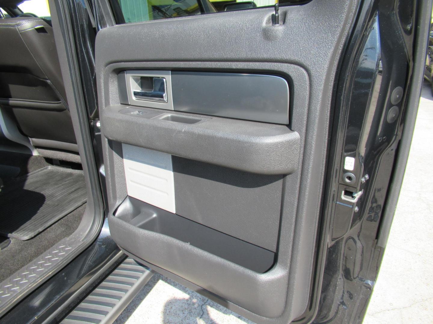 2014 Black /Black Ford F-150 Platinum SuperCrew 6.5-ft. Bed 2WD (1FTFW1CT5EF) with an 3.5L V6 TURBO engine, Automatic transmission, located at 1511 North Shepherd Dr., Houston, TX, 77008, (281) 657-1221, 29.798361, -95.412560 - 2014 FORD F-150 XLT FX2 VIN: 1FTFW1CT5EFB68967 1 F T F W 1 C T 5 E F B 6 8 9 6 7 CREW PICKUP 3.5L V6 F DOHC 24V GASOLINE REAR WHEEL DRIVE - Photo#21