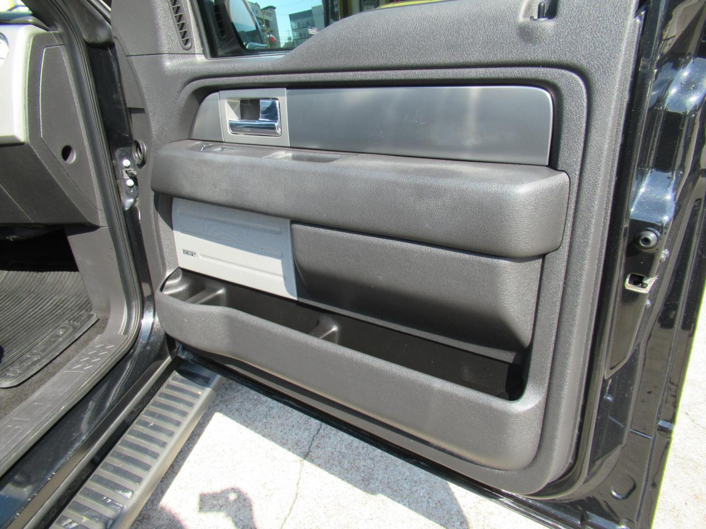 2014 Black /Black Ford F-150 Platinum SuperCrew 6.5-ft. Bed 2WD (1FTFW1CT5EF) with an 3.5L V6 TURBO engine, Automatic transmission, located at 1511 North Shepherd Dr., Houston, TX, 77008, (281) 657-1221, 29.798361, -95.412560 - 2014 FORD F-150 XLT FX2 VIN: 1FTFW1CT5EFB68967 1 F T F W 1 C T 5 E F B 6 8 9 6 7 CREW PICKUP 3.5L V6 F DOHC 24V GASOLINE REAR WHEEL DRIVE - Photo#24