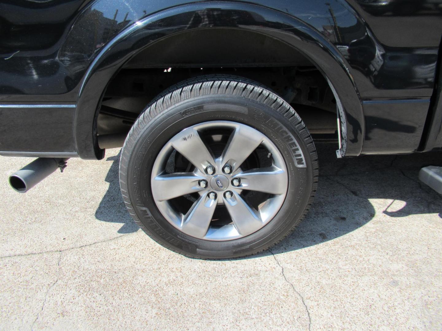 2014 Black /Black Ford F-150 Platinum SuperCrew 6.5-ft. Bed 2WD (1FTFW1CT5EF) with an 3.5L V6 TURBO engine, Automatic transmission, located at 1511 North Shepherd Dr., Houston, TX, 77008, (281) 657-1221, 29.798361, -95.412560 - 2014 FORD F-150 XLT FX2 VIN: 1FTFW1CT5EFB68967 1 F T F W 1 C T 5 E F B 6 8 9 6 7 CREW PICKUP 3.5L V6 F DOHC 24V GASOLINE REAR WHEEL DRIVE - Photo#29