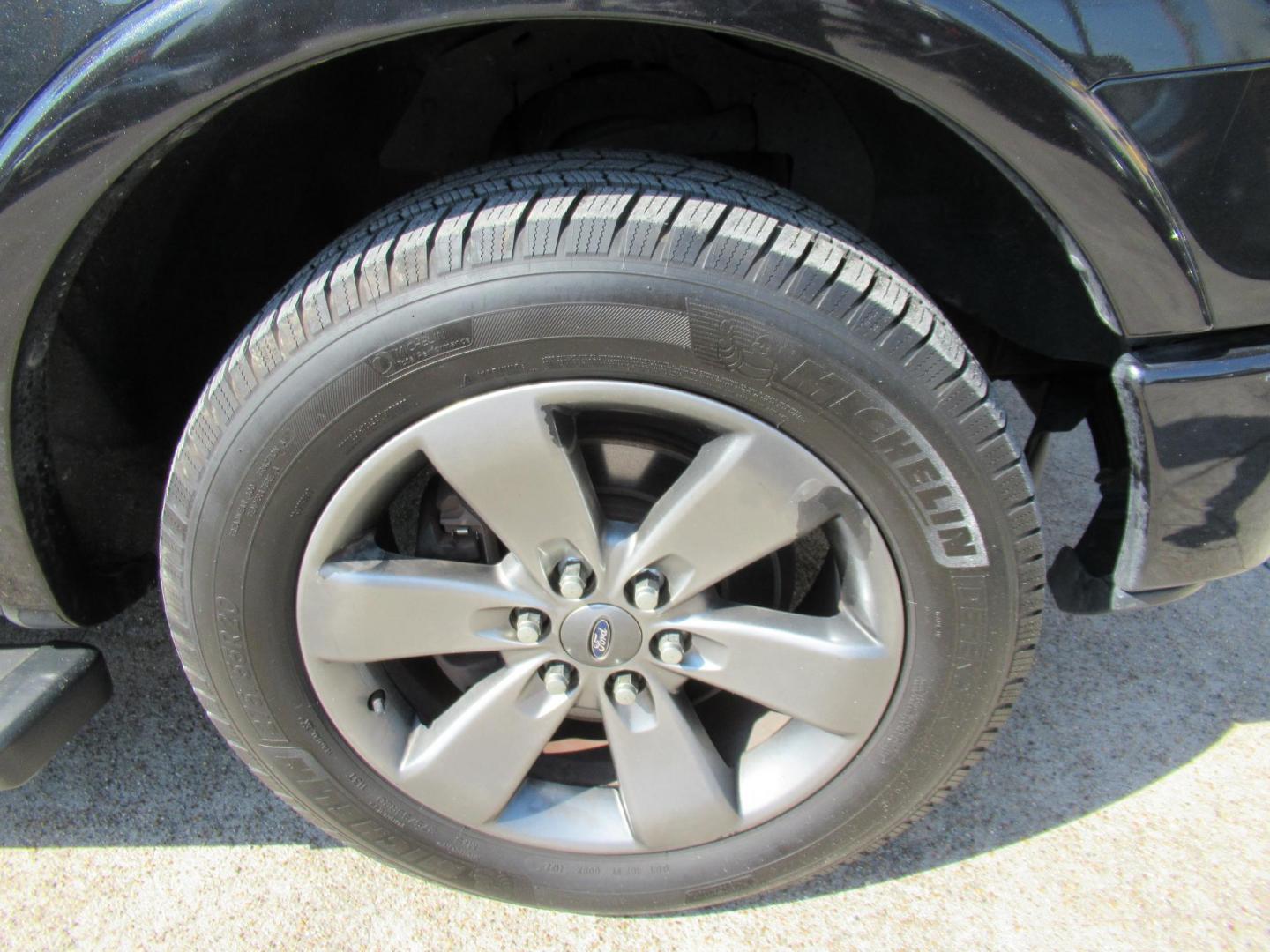 2014 Black /Black Ford F-150 Platinum SuperCrew 6.5-ft. Bed 2WD (1FTFW1CT5EF) with an 3.5L V6 TURBO engine, Automatic transmission, located at 1511 North Shepherd Dr., Houston, TX, 77008, (281) 657-1221, 29.798361, -95.412560 - 2014 FORD F-150 XLT FX2 VIN: 1FTFW1CT5EFB68967 1 F T F W 1 C T 5 E F B 6 8 9 6 7 CREW PICKUP 3.5L V6 F DOHC 24V GASOLINE REAR WHEEL DRIVE - Photo#31