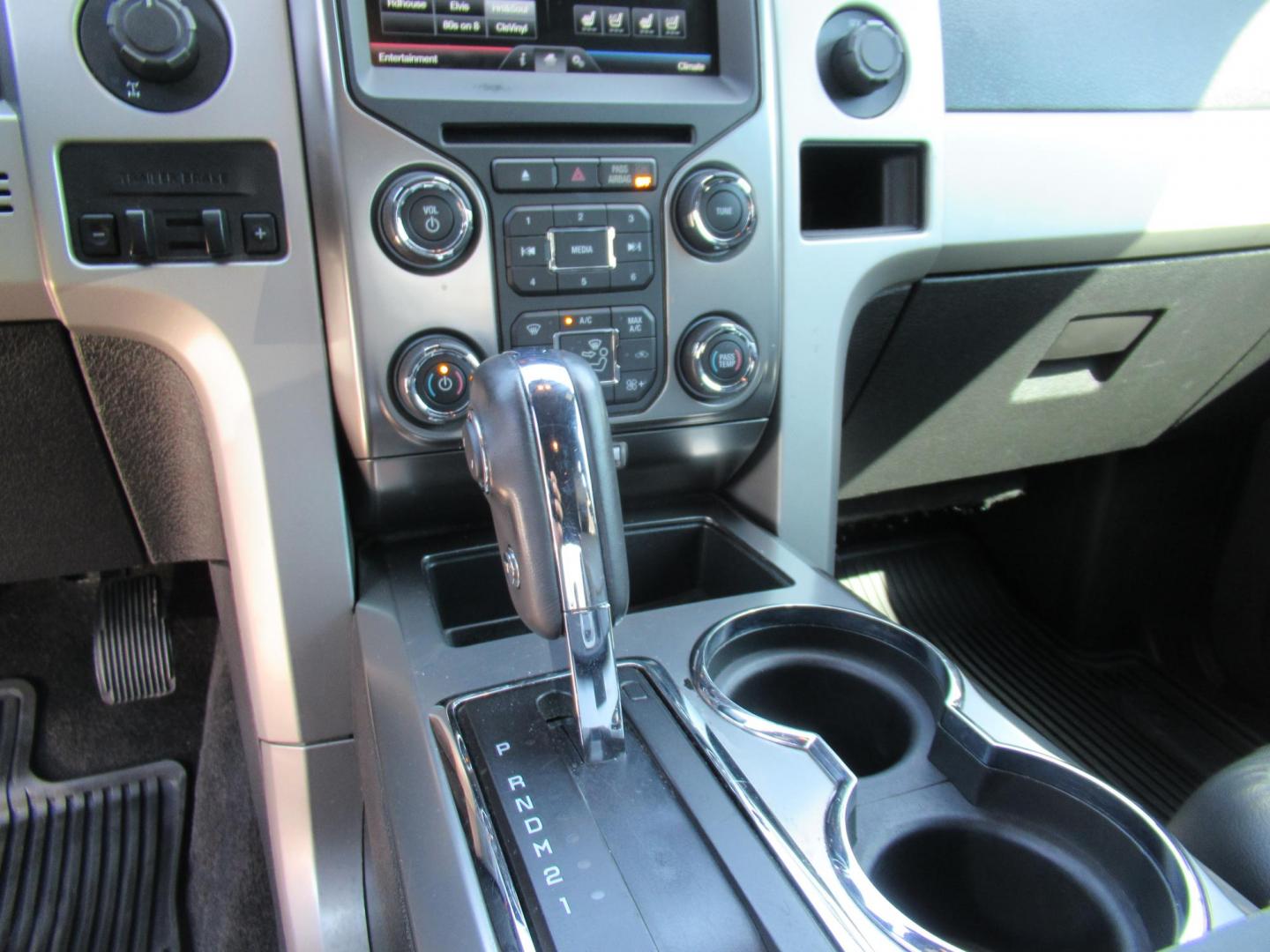 2014 Black /Black Ford F-150 Platinum SuperCrew 6.5-ft. Bed 2WD (1FTFW1CT5EF) with an 3.5L V6 TURBO engine, Automatic transmission, located at 1511 North Shepherd Dr., Houston, TX, 77008, (281) 657-1221, 29.798361, -95.412560 - 2014 FORD F-150 XLT FX2 VIN: 1FTFW1CT5EFB68967 1 F T F W 1 C T 5 E F B 6 8 9 6 7 CREW PICKUP 3.5L V6 F DOHC 24V GASOLINE REAR WHEEL DRIVE - Photo#5