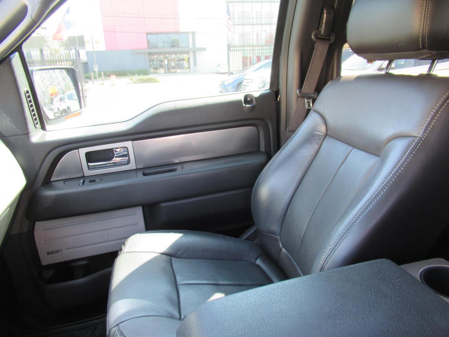 2014 Black /Black Ford F-150 Platinum SuperCrew 6.5-ft. Bed 2WD (1FTFW1CT5EF) with an 3.5L V6 TURBO engine, Automatic transmission, located at 1511 North Shepherd Dr., Houston, TX, 77008, (281) 657-1221, 29.798361, -95.412560 - 2014 FORD F-150 XLT FX2 VIN: 1FTFW1CT5EFB68967 1 F T F W 1 C T 5 E F B 6 8 9 6 7 CREW PICKUP 3.5L V6 F DOHC 24V GASOLINE REAR WHEEL DRIVE - Photo#9