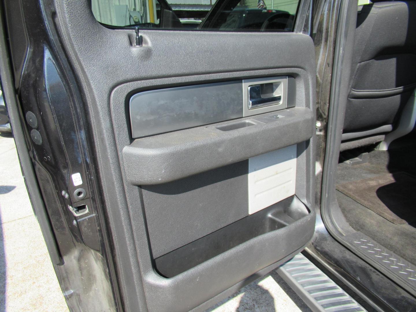 2014 Black /Black Ford F-150 FX2 SuperCrew 6.5-ft. Bed 2WD (1FTFW1CT5EK) with an 3.5L V6 TURBO engine, Automatic transmission, located at 1511 North Shepherd Dr., Houston, TX, 77008, (281) 657-1221, 29.798361, -95.412560 - 2014 FORD F-150 XL VIN: 1FTFW1CT5EKF30464 1 F T F W 1 C T 5 E K F 3 0 4 6 4 CREW PICKUP 3.5L V6 F DOHC 24V GASOLINE REAR WHEEL DRIVE - Photo#11