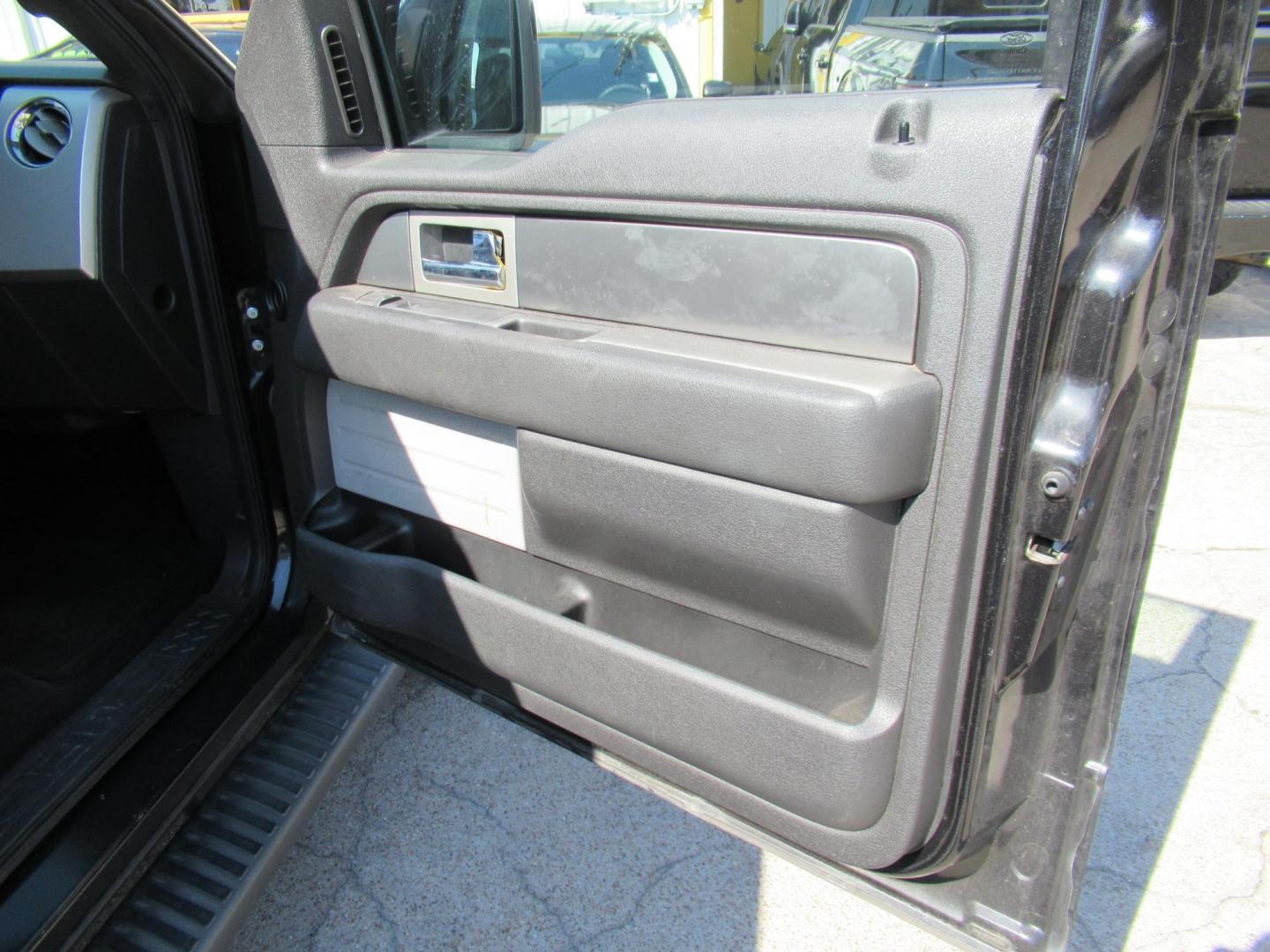 2014 Black /Black Ford F-150 FX2 SuperCrew 6.5-ft. Bed 2WD (1FTFW1CT5EK) with an 3.5L V6 TURBO engine, Automatic transmission, located at 1511 North Shepherd Dr., Houston, TX, 77008, (281) 657-1221, 29.798361, -95.412560 - 2014 FORD F-150 XL VIN: 1FTFW1CT5EKF30464 1 F T F W 1 C T 5 E K F 3 0 4 6 4 CREW PICKUP 3.5L V6 F DOHC 24V GASOLINE REAR WHEEL DRIVE - Photo#16