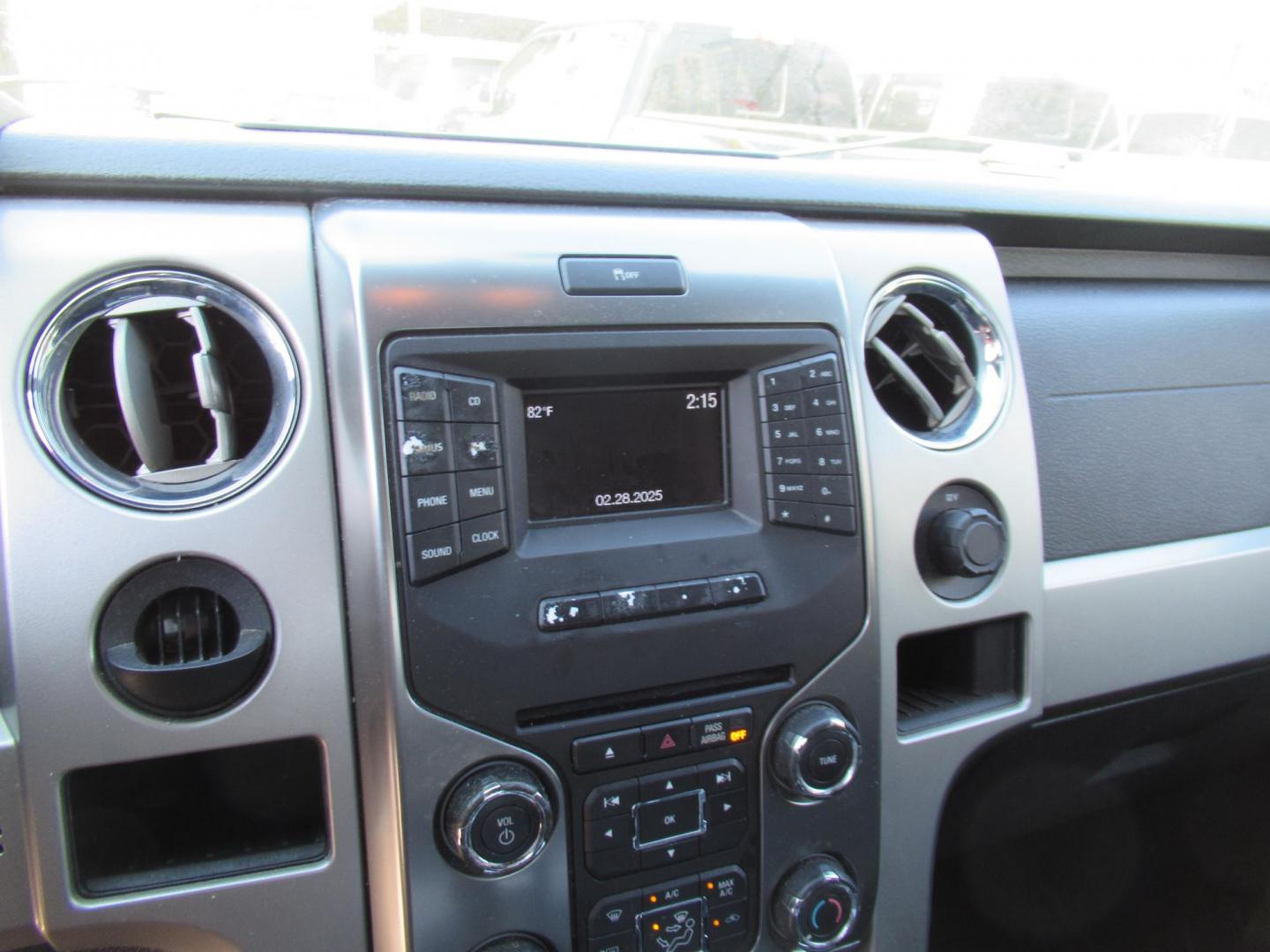 2014 Black /Black Ford F-150 FX2 SuperCrew 6.5-ft. Bed 2WD (1FTFW1CT5EK) with an 3.5L V6 TURBO engine, Automatic transmission, located at 1511 North Shepherd Dr., Houston, TX, 77008, (281) 657-1221, 29.798361, -95.412560 - 2014 FORD F-150 XL VIN: 1FTFW1CT5EKF30464 1 F T F W 1 C T 5 E K F 3 0 4 6 4 CREW PICKUP 3.5L V6 F DOHC 24V GASOLINE REAR WHEEL DRIVE - Photo#4