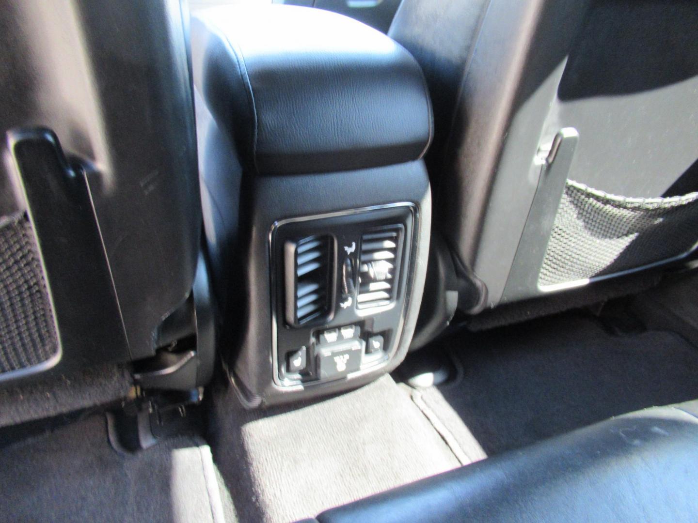 2014 Black /Black Jeep Grand Cherokee Limited 4WD (1C4RJFBG3EC) with an 3.6L V6 DOHC 24V engine, Automatic transmission, located at 1511 North Shepherd Dr., Houston, TX, 77008, (281) 657-1221, 29.798361, -95.412560 - 2014 JEEP GRAND CHEROKEE LIMITED VIN: 1C4RJFBG3EC152796 1 C 4 R J F B G 3 E C 1 5 2 7 9 6 4 DOOR WAGON/SPORT UTILITY 3.6L V6 F DOHC 24V GASOLINE REAR WHEEL DRIVE W/ 4X4 - Photo#12