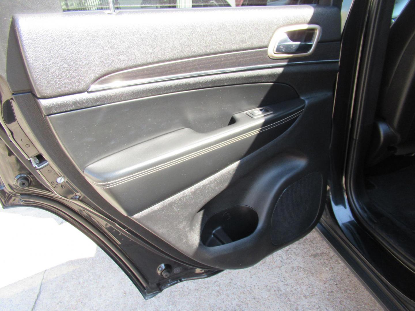 2014 Black /Black Jeep Grand Cherokee Limited 4WD (1C4RJFBG3EC) with an 3.6L V6 DOHC 24V engine, Automatic transmission, located at 1511 North Shepherd Dr., Houston, TX, 77008, (281) 657-1221, 29.798361, -95.412560 - 2014 JEEP GRAND CHEROKEE LIMITED VIN: 1C4RJFBG3EC152796 1 C 4 R J F B G 3 E C 1 5 2 7 9 6 4 DOOR WAGON/SPORT UTILITY 3.6L V6 F DOHC 24V GASOLINE REAR WHEEL DRIVE W/ 4X4 - Photo#14