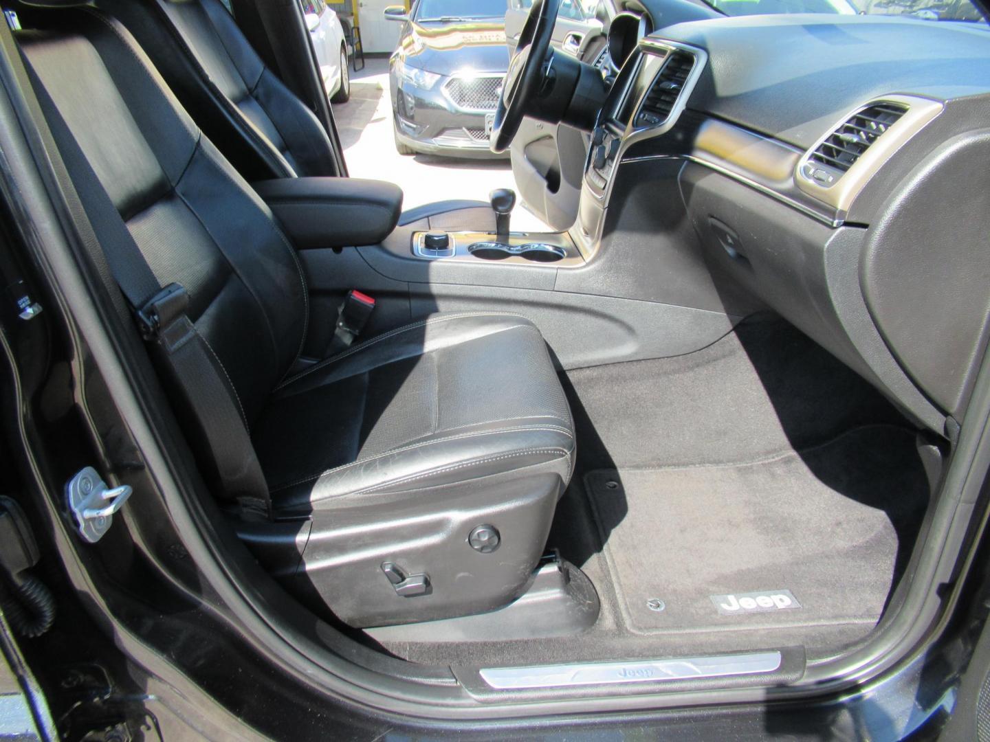 2014 Black /Black Jeep Grand Cherokee Limited 4WD (1C4RJFBG3EC) with an 3.6L V6 DOHC 24V engine, Automatic transmission, located at 1511 North Shepherd Dr., Houston, TX, 77008, (281) 657-1221, 29.798361, -95.412560 - 2014 JEEP GRAND CHEROKEE LIMITED VIN: 1C4RJFBG3EC152796 1 C 4 R J F B G 3 E C 1 5 2 7 9 6 4 DOOR WAGON/SPORT UTILITY 3.6L V6 F DOHC 24V GASOLINE REAR WHEEL DRIVE W/ 4X4 - Photo#21