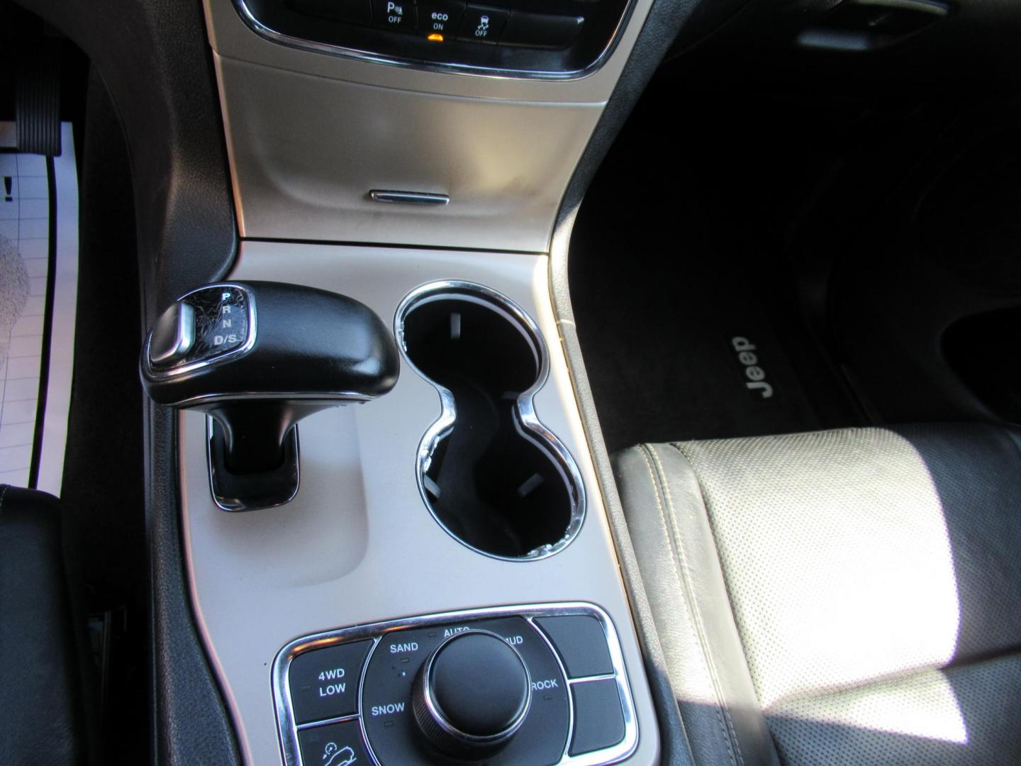 2014 Black /Black Jeep Grand Cherokee Limited 4WD (1C4RJFBG3EC) with an 3.6L V6 DOHC 24V engine, Automatic transmission, located at 1511 North Shepherd Dr., Houston, TX, 77008, (281) 657-1221, 29.798361, -95.412560 - 2014 JEEP GRAND CHEROKEE LIMITED VIN: 1C4RJFBG3EC152796 1 C 4 R J F B G 3 E C 1 5 2 7 9 6 4 DOOR WAGON/SPORT UTILITY 3.6L V6 F DOHC 24V GASOLINE REAR WHEEL DRIVE W/ 4X4 - Photo#3