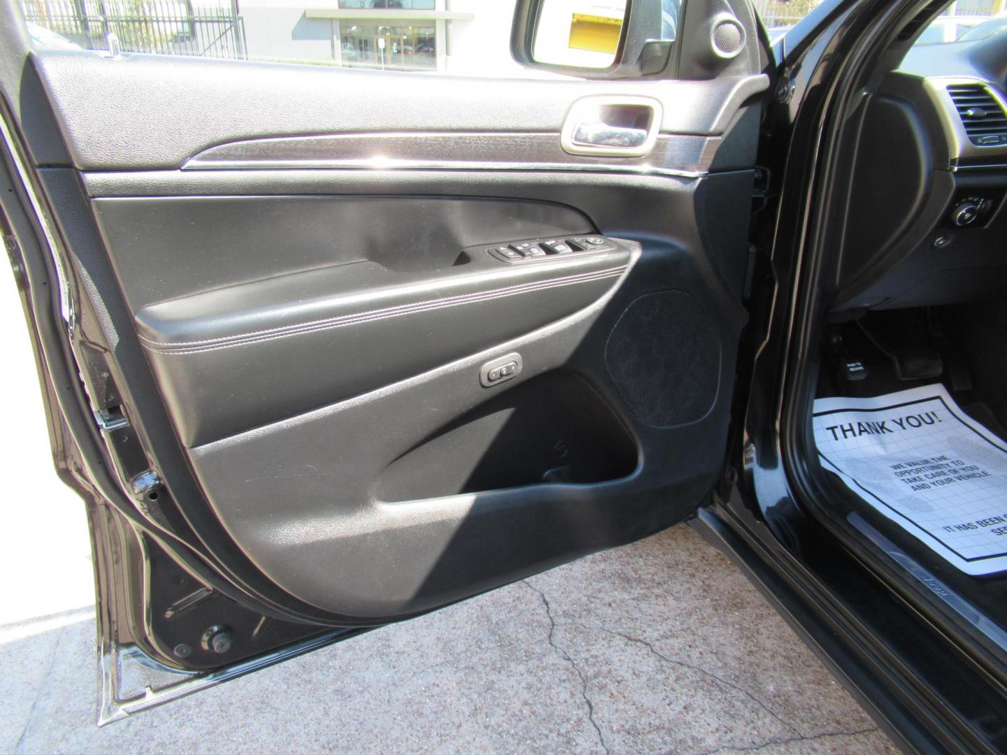 2014 Black /Black Jeep Grand Cherokee Limited 4WD (1C4RJFBG3EC) with an 3.6L V6 DOHC 24V engine, Automatic transmission, located at 1511 North Shepherd Dr., Houston, TX, 77008, (281) 657-1221, 29.798361, -95.412560 - 2014 JEEP GRAND CHEROKEE LIMITED VIN: 1C4RJFBG3EC152796 1 C 4 R J F B G 3 E C 1 5 2 7 9 6 4 DOOR WAGON/SPORT UTILITY 3.6L V6 F DOHC 24V GASOLINE REAR WHEEL DRIVE W/ 4X4 - Photo#8