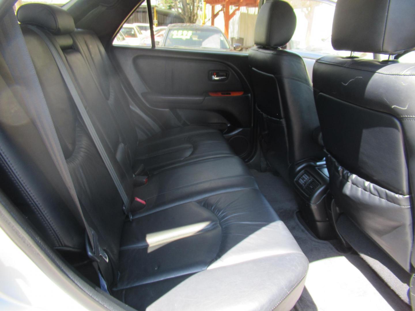 2001 /Silver Lexus RX 300 2WD (JTJGF10U110) with an 3.0L V6 DOHC 24V engine, 4-Speed Automatic Overdrive transmission, located at 1511 North Shepherd Dr., Houston, TX, 77008, (281) 657-1221, 29.798361, -95.412560 - Photo#11