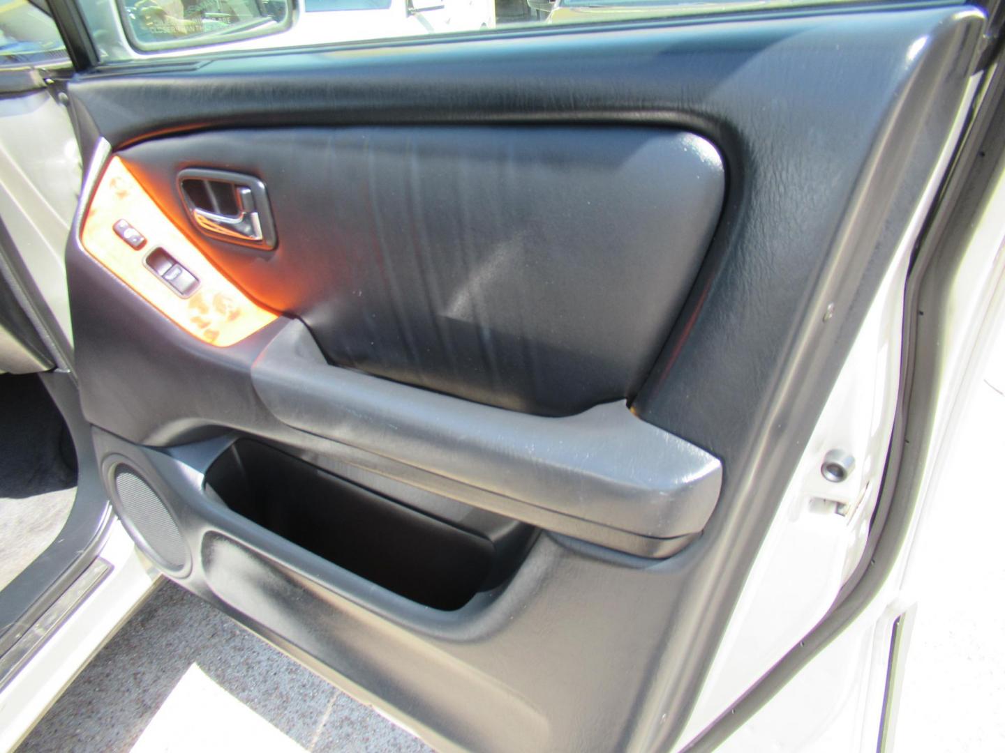 2001 /Silver Lexus RX 300 2WD (JTJGF10U110) with an 3.0L V6 DOHC 24V engine, 4-Speed Automatic Overdrive transmission, located at 1511 North Shepherd Dr., Houston, TX, 77008, (281) 657-1221, 29.798361, -95.412560 - Photo#14