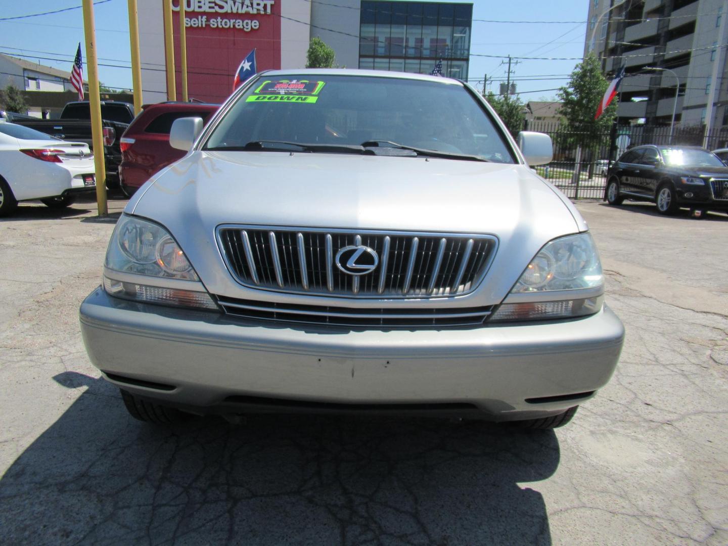 2001 /Silver Lexus RX 300 2WD (JTJGF10U110) with an 3.0L V6 DOHC 24V engine, 4-Speed Automatic Overdrive transmission, located at 1511 North Shepherd Dr., Houston, TX, 77008, (281) 657-1221, 29.798361, -95.412560 - Photo#18