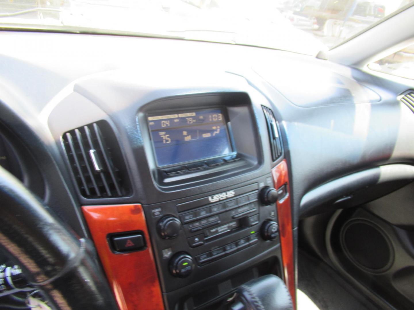 2001 /Silver Lexus RX 300 2WD (JTJGF10U110) with an 3.0L V6 DOHC 24V engine, 4-Speed Automatic Overdrive transmission, located at 1511 North Shepherd Dr., Houston, TX, 77008, (281) 657-1221, 29.798361, -95.412560 - Photo#2