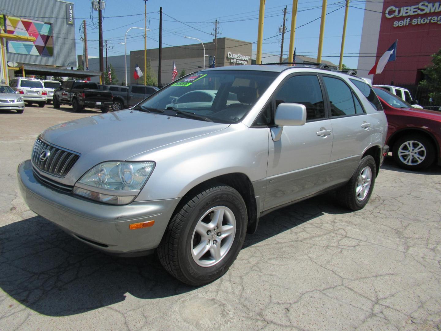 2001 /Silver Lexus RX 300 2WD (JTJGF10U110) with an 3.0L V6 DOHC 24V engine, 4-Speed Automatic Overdrive transmission, located at 1511 North Shepherd Dr., Houston, TX, 77008, (281) 657-1221, 29.798361, -95.412560 - Photo#20