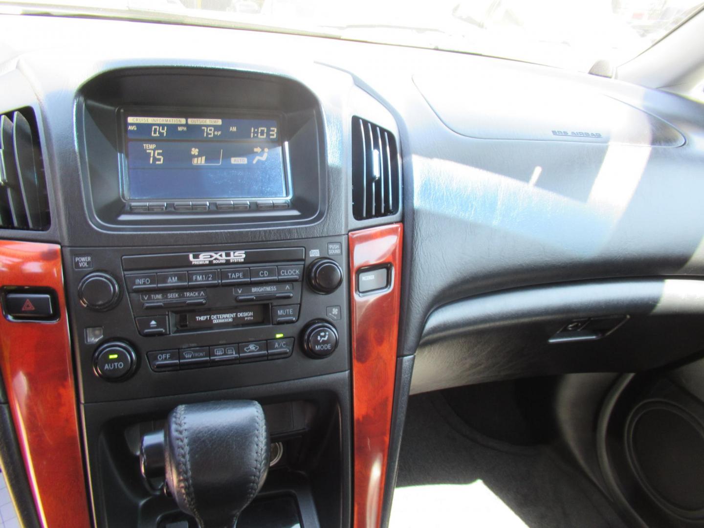 2001 /Silver Lexus RX 300 2WD (JTJGF10U110) with an 3.0L V6 DOHC 24V engine, 4-Speed Automatic Overdrive transmission, located at 1511 North Shepherd Dr., Houston, TX, 77008, (281) 657-1221, 29.798361, -95.412560 - Photo#4