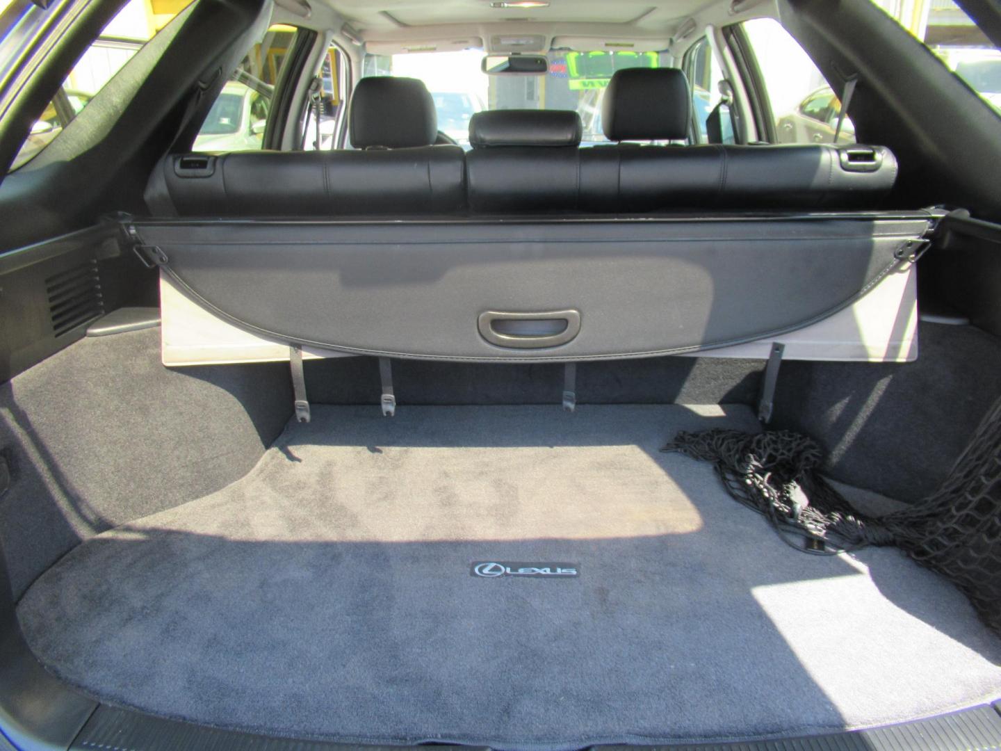 2001 /Silver Lexus RX 300 2WD (JTJGF10U110) with an 3.0L V6 DOHC 24V engine, 4-Speed Automatic Overdrive transmission, located at 1511 North Shepherd Dr., Houston, TX, 77008, (281) 657-1221, 29.798361, -95.412560 - Photo#9