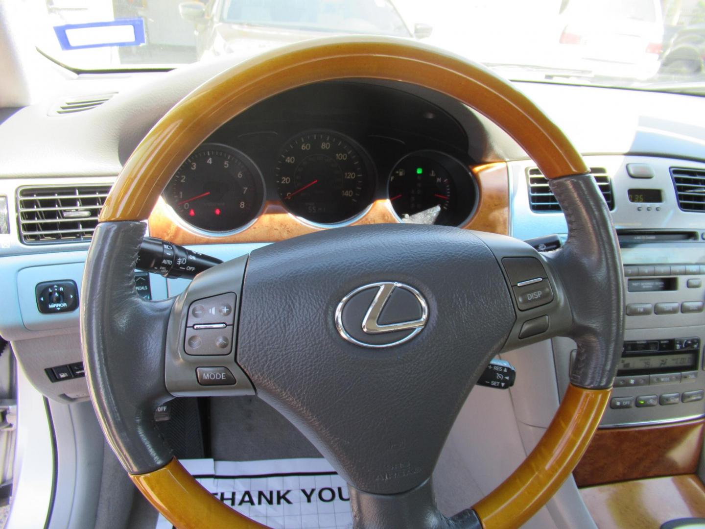 2006 Silver /Gray Lexus ES 330 Sedan (JTHBA30G165) with an 3.3L V6 DOHC 24V engine, Automatic Overdrive transmission, located at 1511 North Shepherd Dr., Houston, TX, 77008, (281) 657-1221, 29.798361, -95.412560 - 2006 LEXUS ES 330 VIN: JTHBA30G165151427 J T H B A 3 0 G 1 6 5 1 5 1 4 2 7 SEDAN 4 DR 3.3L V6 F 24V GASOLINE FRONT WHEEL DRIVE - Photo#1