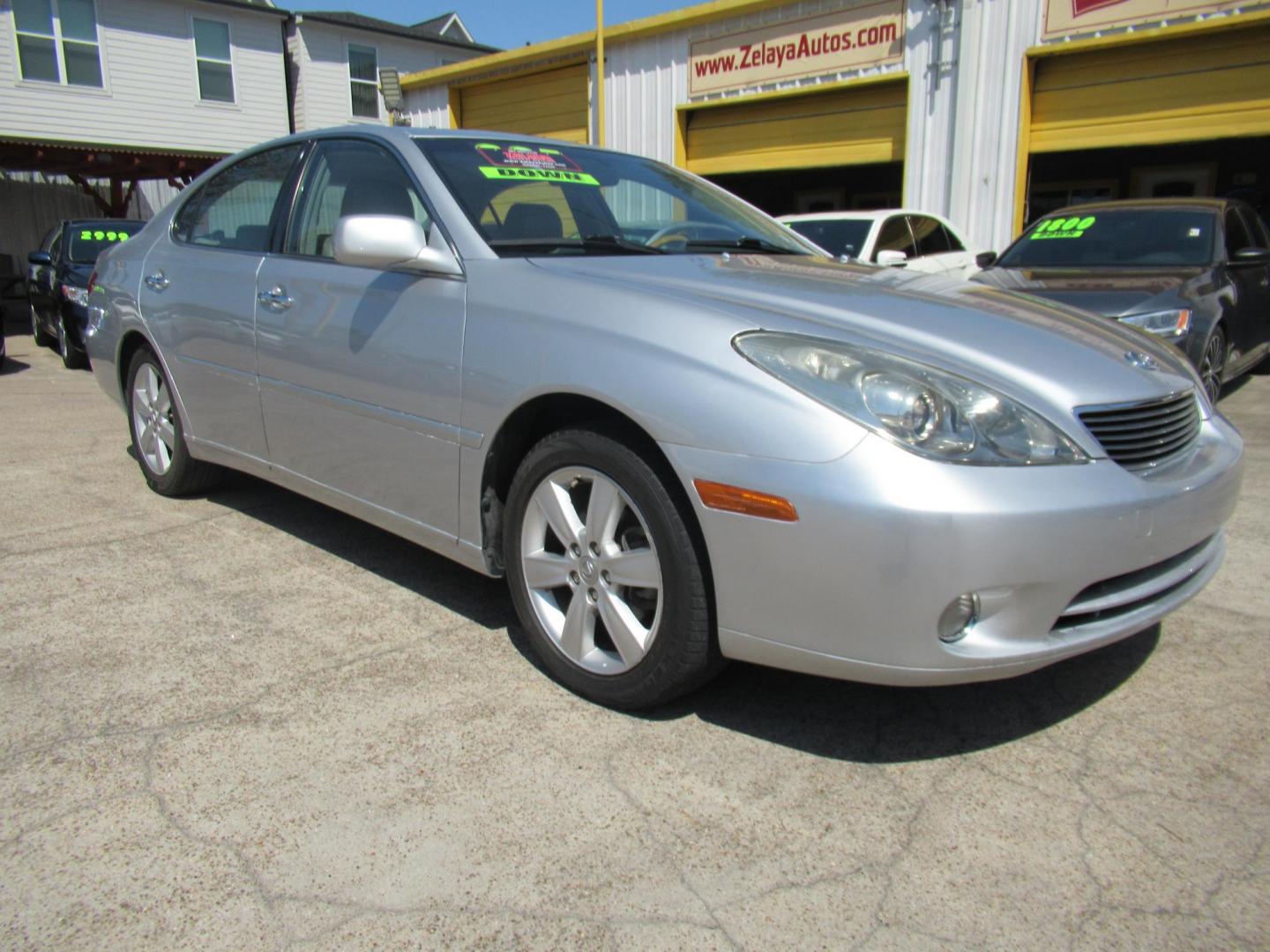 2006 Silver /Gray Lexus ES 330 Sedan (JTHBA30G165) with an 3.3L V6 DOHC 24V engine, Automatic Overdrive transmission, located at 1511 North Shepherd Dr., Houston, TX, 77008, (281) 657-1221, 29.798361, -95.412560 - 2006 LEXUS ES 330 VIN: JTHBA30G165151427 J T H B A 3 0 G 1 6 5 1 5 1 4 2 7 SEDAN 4 DR 3.3L V6 F 24V GASOLINE FRONT WHEEL DRIVE - Photo#20
