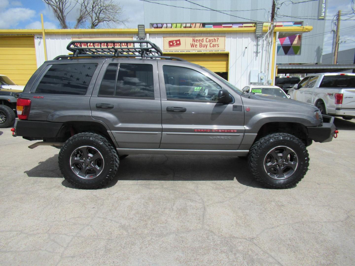 2002 Gray /Black Jeep Grand Cherokee Laredo 4WD (1J4GW48S32C) with an 4.0L L6 OHV 12V engine, 4-Speed Automatic Overdrive transmission, located at 1511 North Shepherd Dr., Houston, TX, 77008, (281) 657-1221, 29.798361, -95.412560 - 2002 JEEP GRAND CHEROKEE LAREDO VIN: 1J4GW48S32C228645 1 J 4 G W 4 8 S 3 2 C 2 2 8 6 4 5 4 DOOR WAGON/SPORT UTILITY 4.0L I6 F GASOLINE REAR WHEEL DRIVE W/ 4X4 - Photo#0