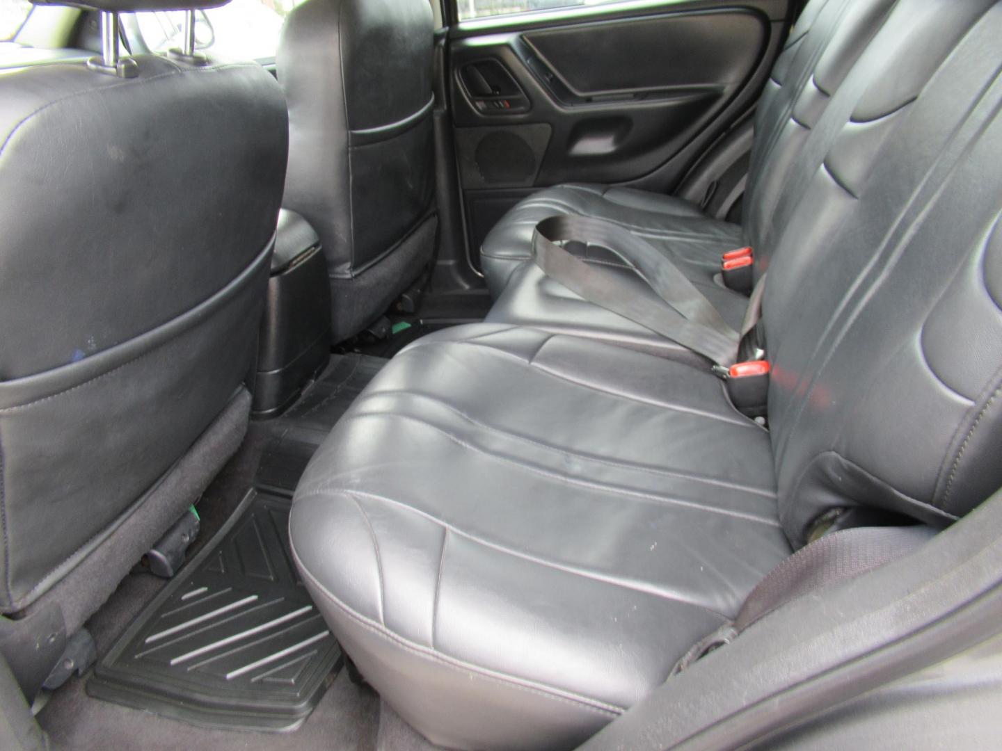 2002 Gray /Black Jeep Grand Cherokee Laredo 4WD (1J4GW48S32C) with an 4.0L L6 OHV 12V engine, 4-Speed Automatic Overdrive transmission, located at 1511 North Shepherd Dr., Houston, TX, 77008, (281) 657-1221, 29.798361, -95.412560 - 2002 JEEP GRAND CHEROKEE LAREDO VIN: 1J4GW48S32C228645 1 J 4 G W 4 8 S 3 2 C 2 2 8 6 4 5 4 DOOR WAGON/SPORT UTILITY 4.0L I6 F GASOLINE REAR WHEEL DRIVE W/ 4X4 - Photo#10