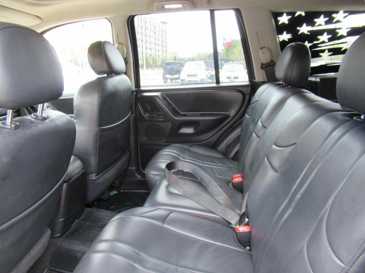 2002 Gray /Black Jeep Grand Cherokee Laredo 4WD (1J4GW48S32C) with an 4.0L L6 OHV 12V engine, 4-Speed Automatic Overdrive transmission, located at 1511 North Shepherd Dr., Houston, TX, 77008, (281) 657-1221, 29.798361, -95.412560 - 2002 JEEP GRAND CHEROKEE LAREDO VIN: 1J4GW48S32C228645 1 J 4 G W 4 8 S 3 2 C 2 2 8 6 4 5 4 DOOR WAGON/SPORT UTILITY 4.0L I6 F GASOLINE REAR WHEEL DRIVE W/ 4X4 - Photo#11