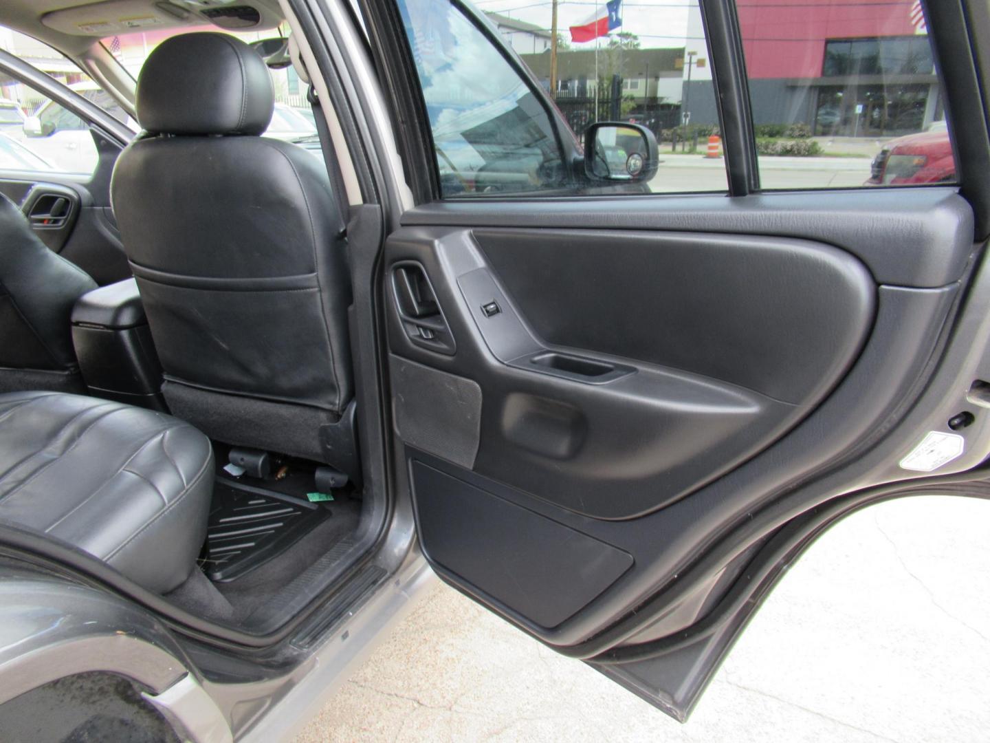 2002 Gray /Black Jeep Grand Cherokee Laredo 4WD (1J4GW48S32C) with an 4.0L L6 OHV 12V engine, 4-Speed Automatic Overdrive transmission, located at 1511 North Shepherd Dr., Houston, TX, 77008, (281) 657-1221, 29.798361, -95.412560 - 2002 JEEP GRAND CHEROKEE LAREDO VIN: 1J4GW48S32C228645 1 J 4 G W 4 8 S 3 2 C 2 2 8 6 4 5 4 DOOR WAGON/SPORT UTILITY 4.0L I6 F GASOLINE REAR WHEEL DRIVE W/ 4X4 - Photo#15