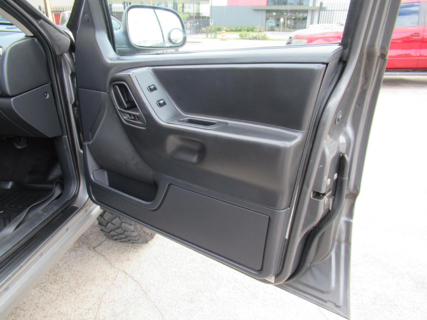 2002 Gray /Black Jeep Grand Cherokee Laredo 4WD (1J4GW48S32C) with an 4.0L L6 OHV 12V engine, 4-Speed Automatic Overdrive transmission, located at 1511 North Shepherd Dr., Houston, TX, 77008, (281) 657-1221, 29.798361, -95.412560 - 2002 JEEP GRAND CHEROKEE LAREDO VIN: 1J4GW48S32C228645 1 J 4 G W 4 8 S 3 2 C 2 2 8 6 4 5 4 DOOR WAGON/SPORT UTILITY 4.0L I6 F GASOLINE REAR WHEEL DRIVE W/ 4X4 - Photo#18