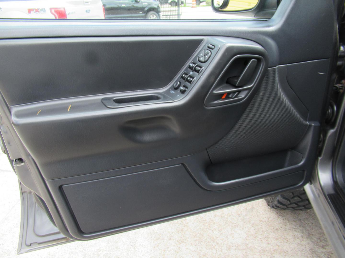 2002 Gray /Black Jeep Grand Cherokee Laredo 4WD (1J4GW48S32C) with an 4.0L L6 OHV 12V engine, 4-Speed Automatic Overdrive transmission, located at 1511 North Shepherd Dr., Houston, TX, 77008, (281) 657-1221, 29.798361, -95.412560 - 2002 JEEP GRAND CHEROKEE LAREDO VIN: 1J4GW48S32C228645 1 J 4 G W 4 8 S 3 2 C 2 2 8 6 4 5 4 DOOR WAGON/SPORT UTILITY 4.0L I6 F GASOLINE REAR WHEEL DRIVE W/ 4X4 - Photo#3